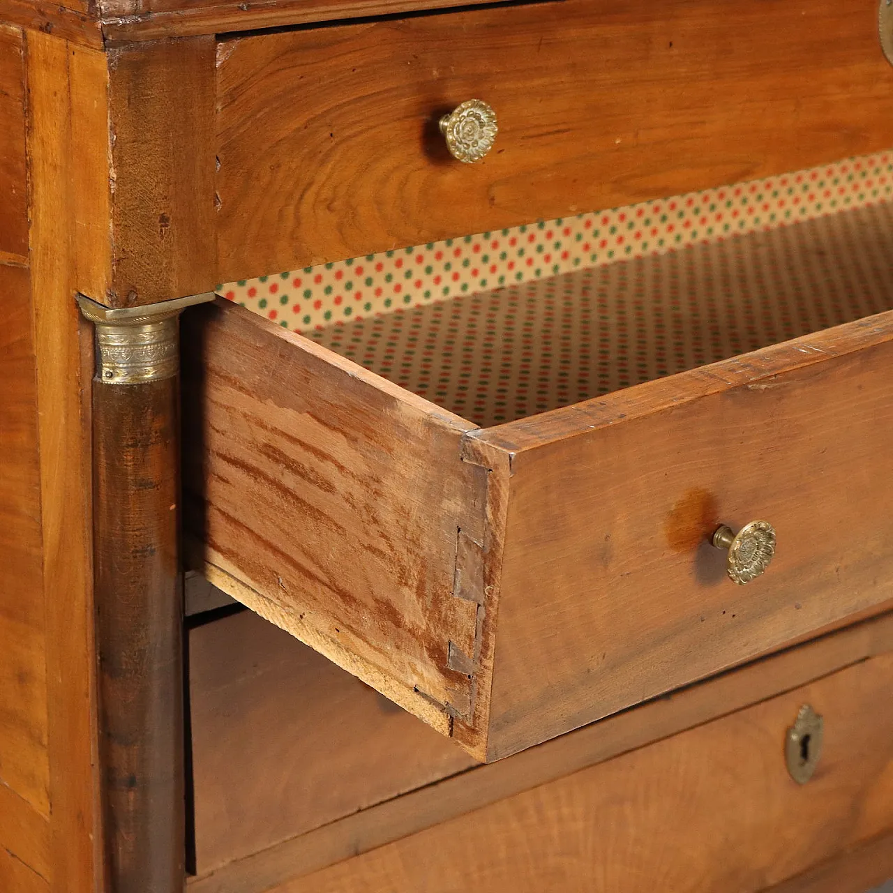 Cassettiera Impero in noce e bronzo dorato, primo '800 5