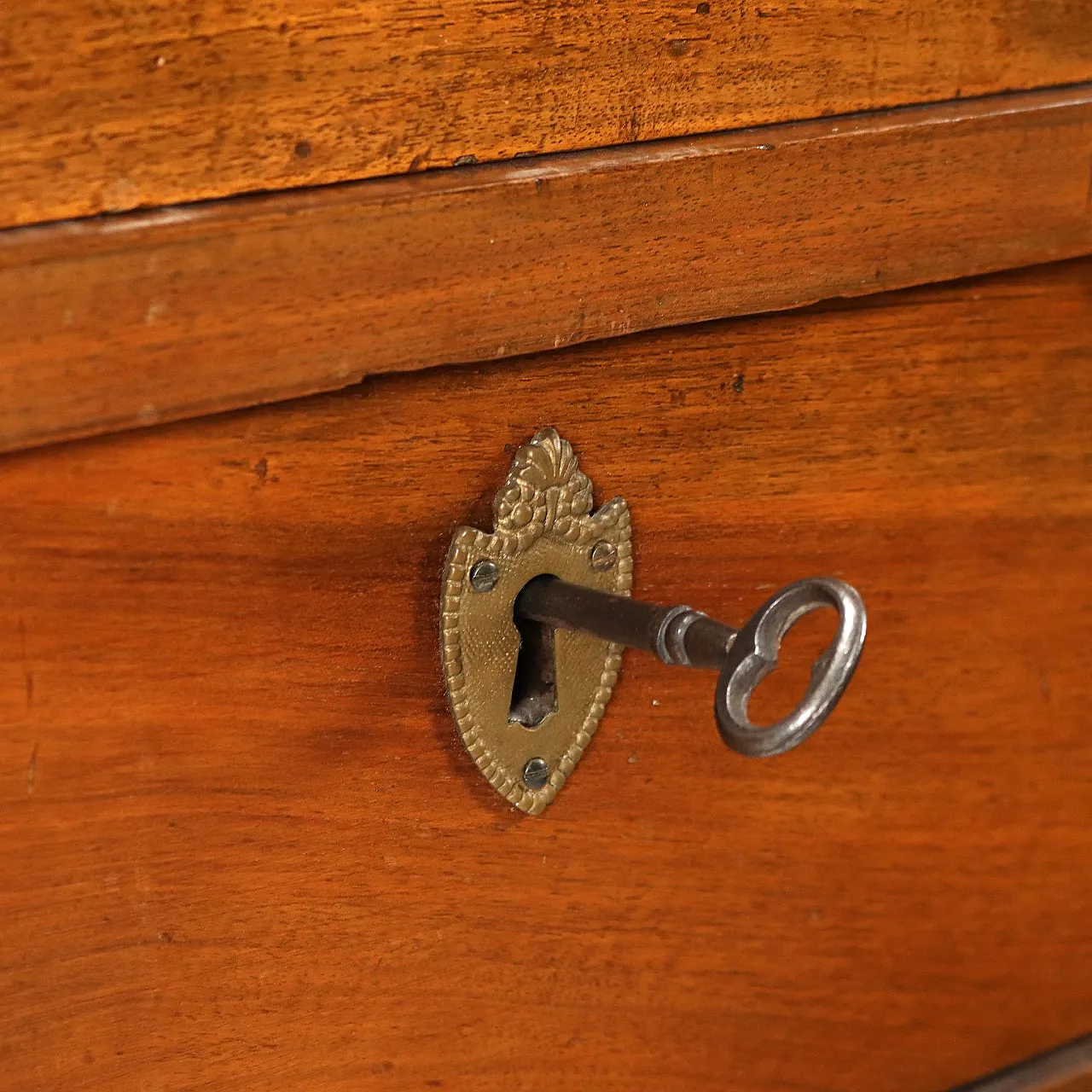 Cassettiera Impero in noce e bronzo dorato, primo '800 7