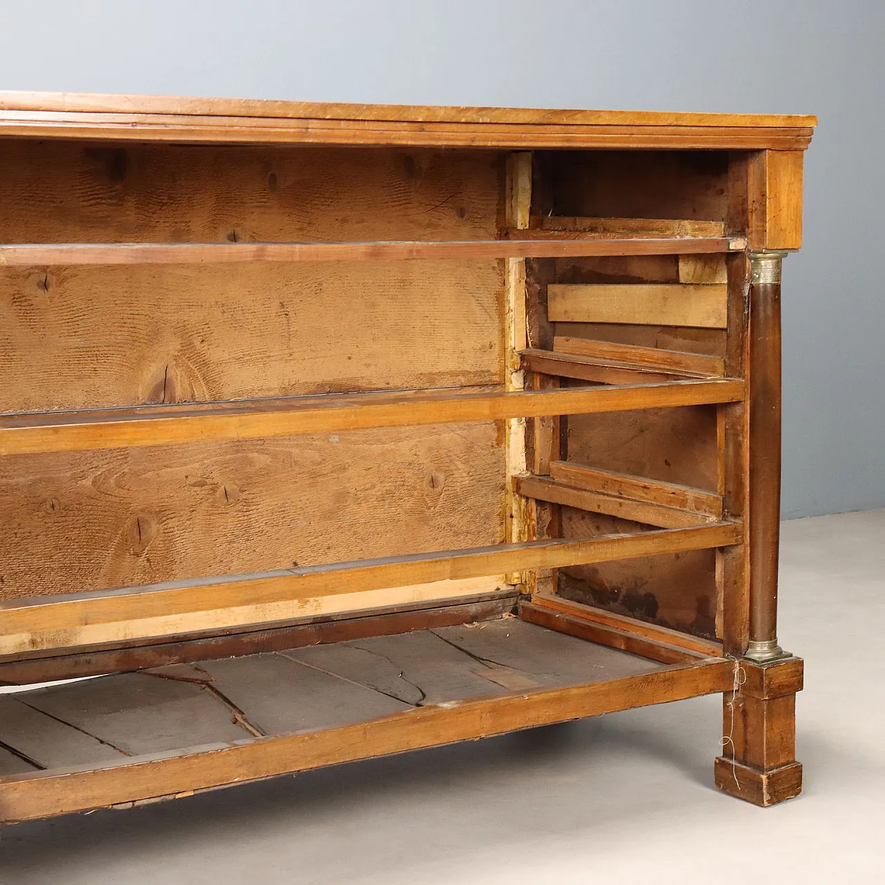 Cassettiera Impero in noce e bronzo dorato, primo '800 10