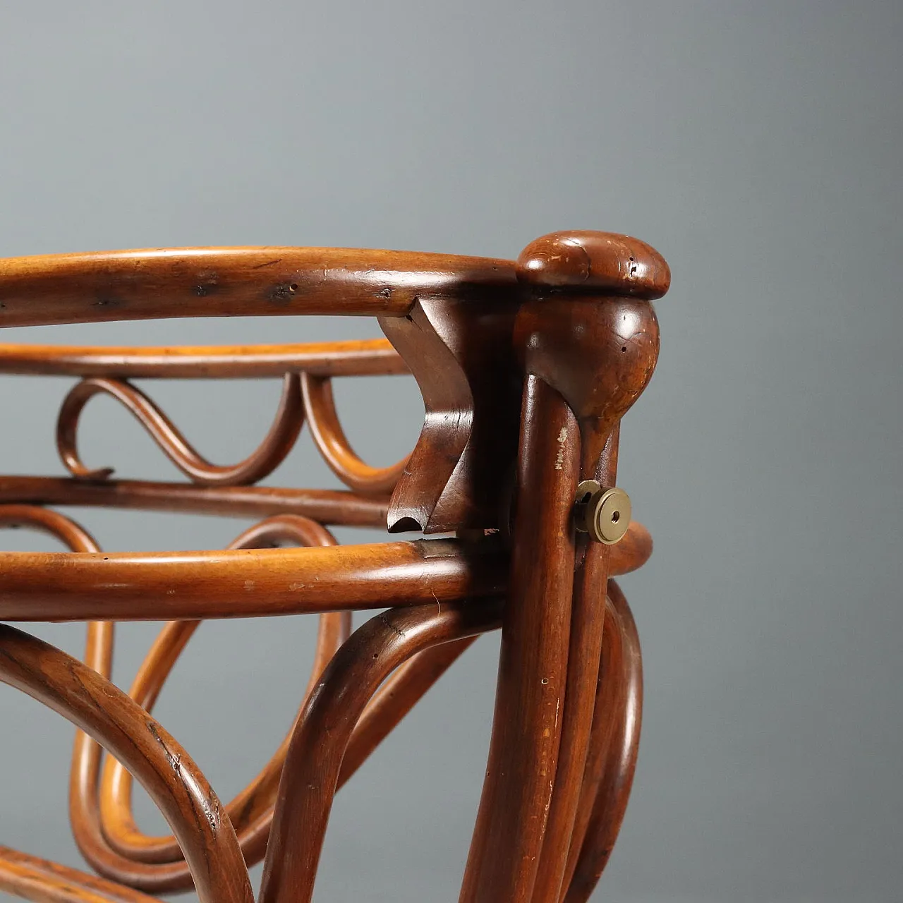 Culla a dondolo in faggio tinto noce in stile Thonet, primo '900 4