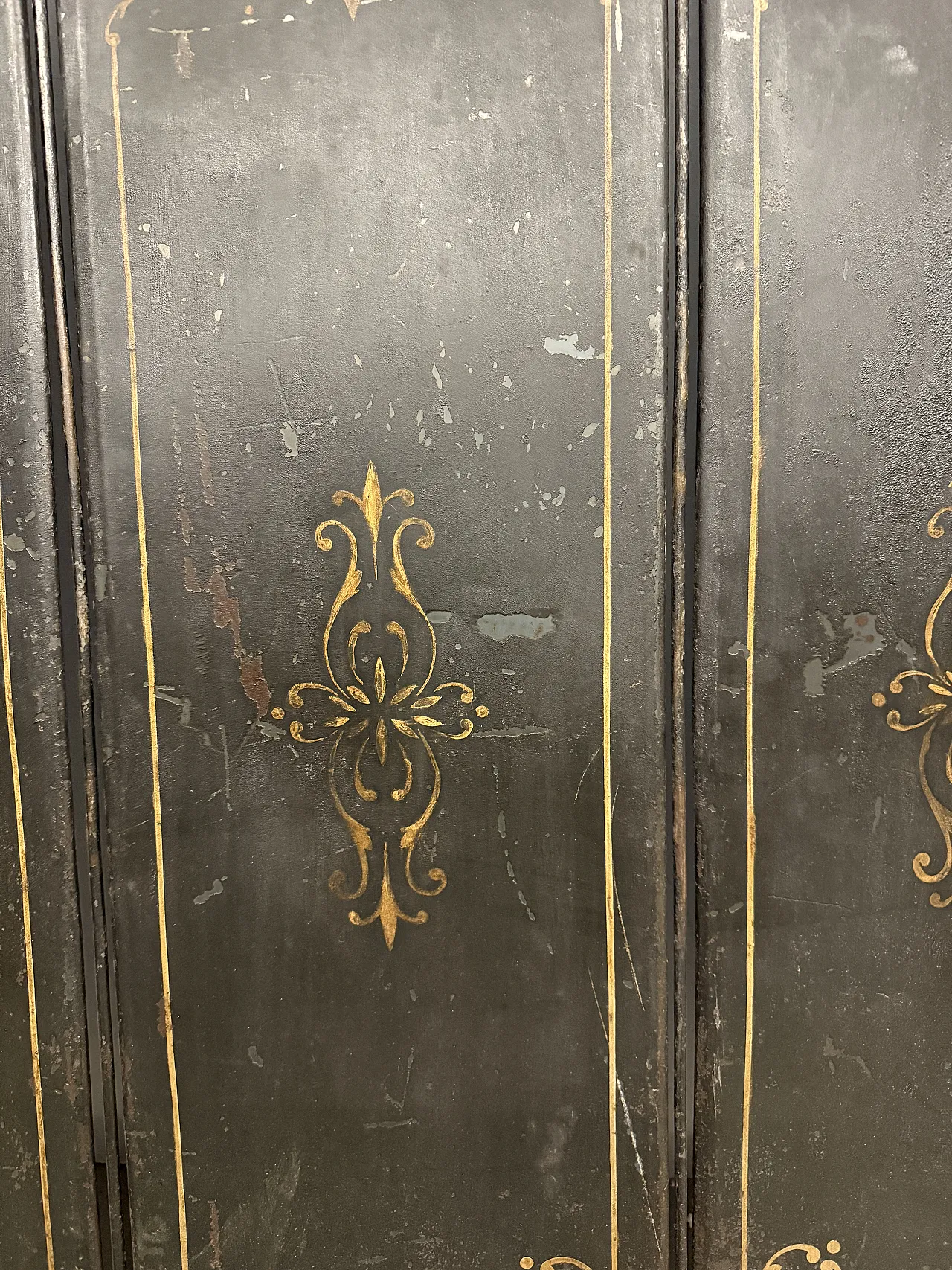 Gold-painted iron and metal fireplace screen, 19th century 4