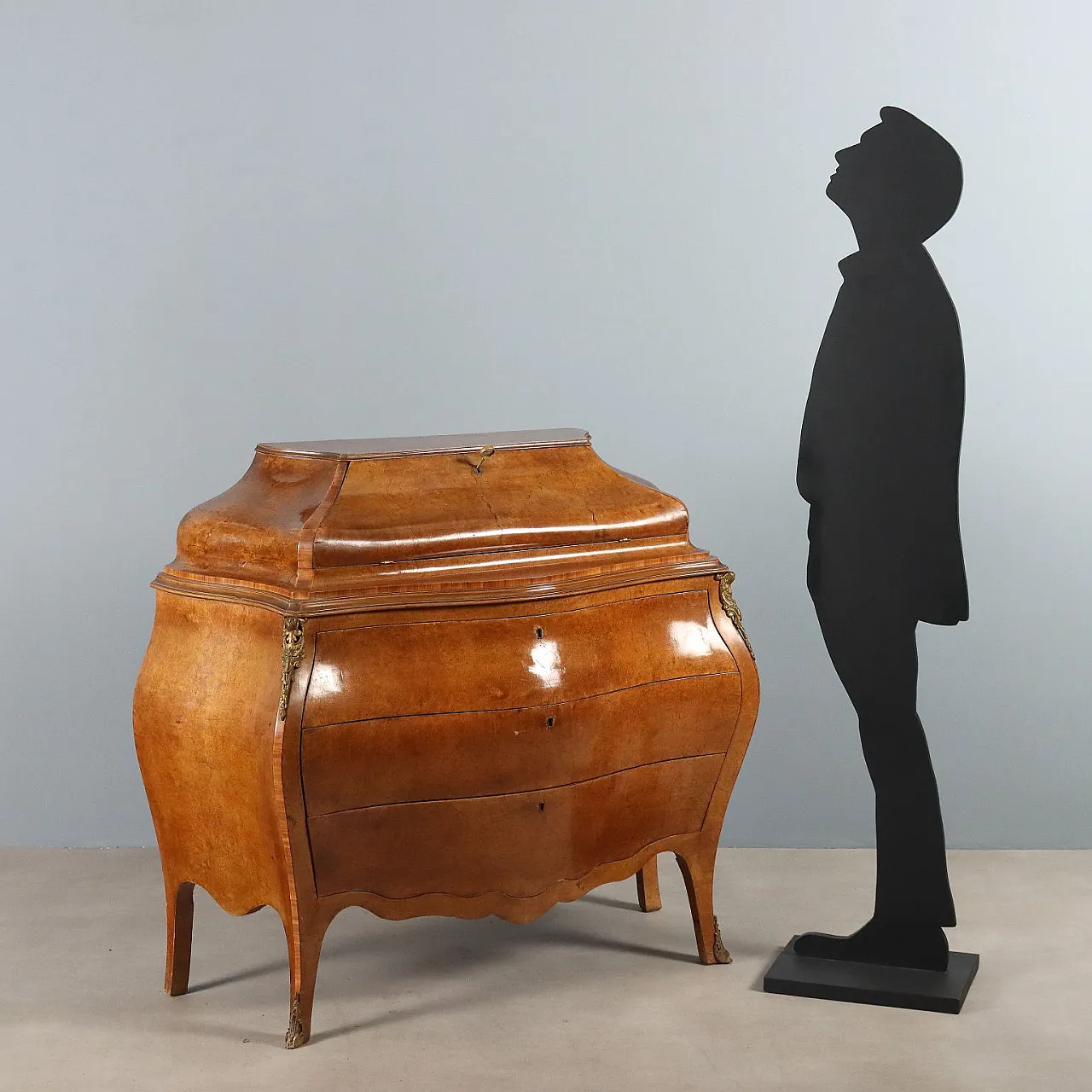 Mahogany and mahogany burl flip-up chest, 20th century 2