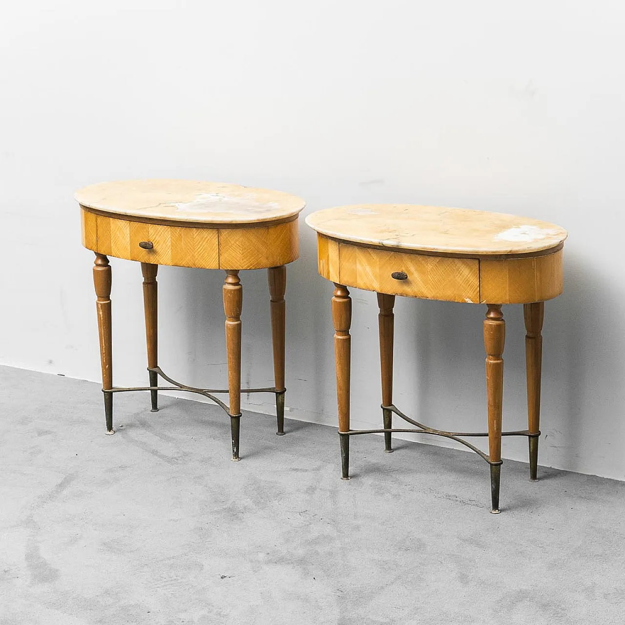 Pair of bedside tables in wood, marble and brass, 1950s 1