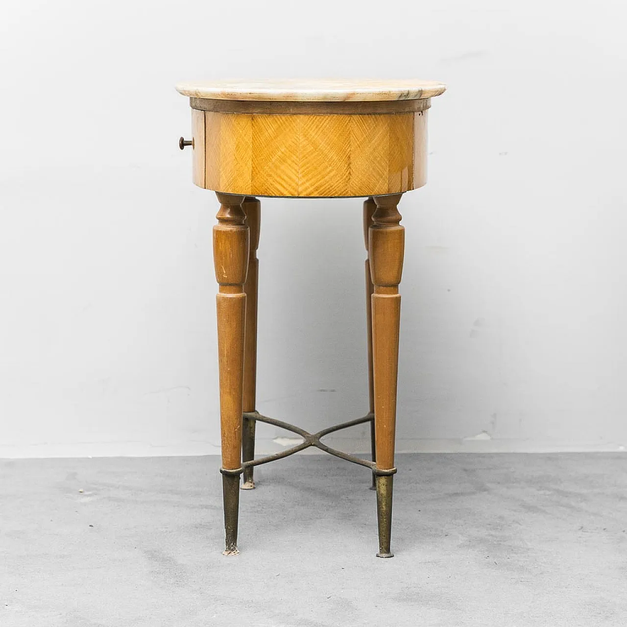 Pair of bedside tables in wood, marble and brass, 1950s 11