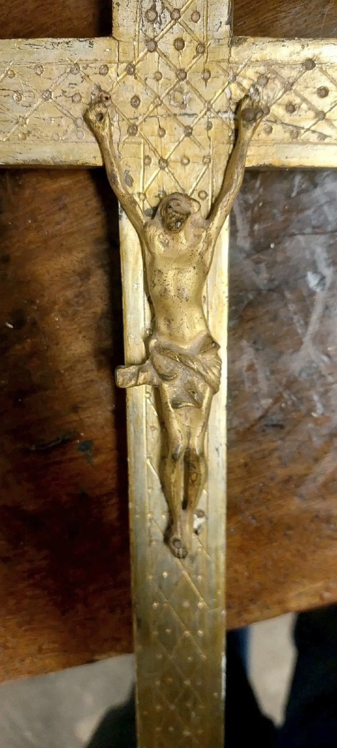 Cross with Christ carved in gilded wood, 18th century 4