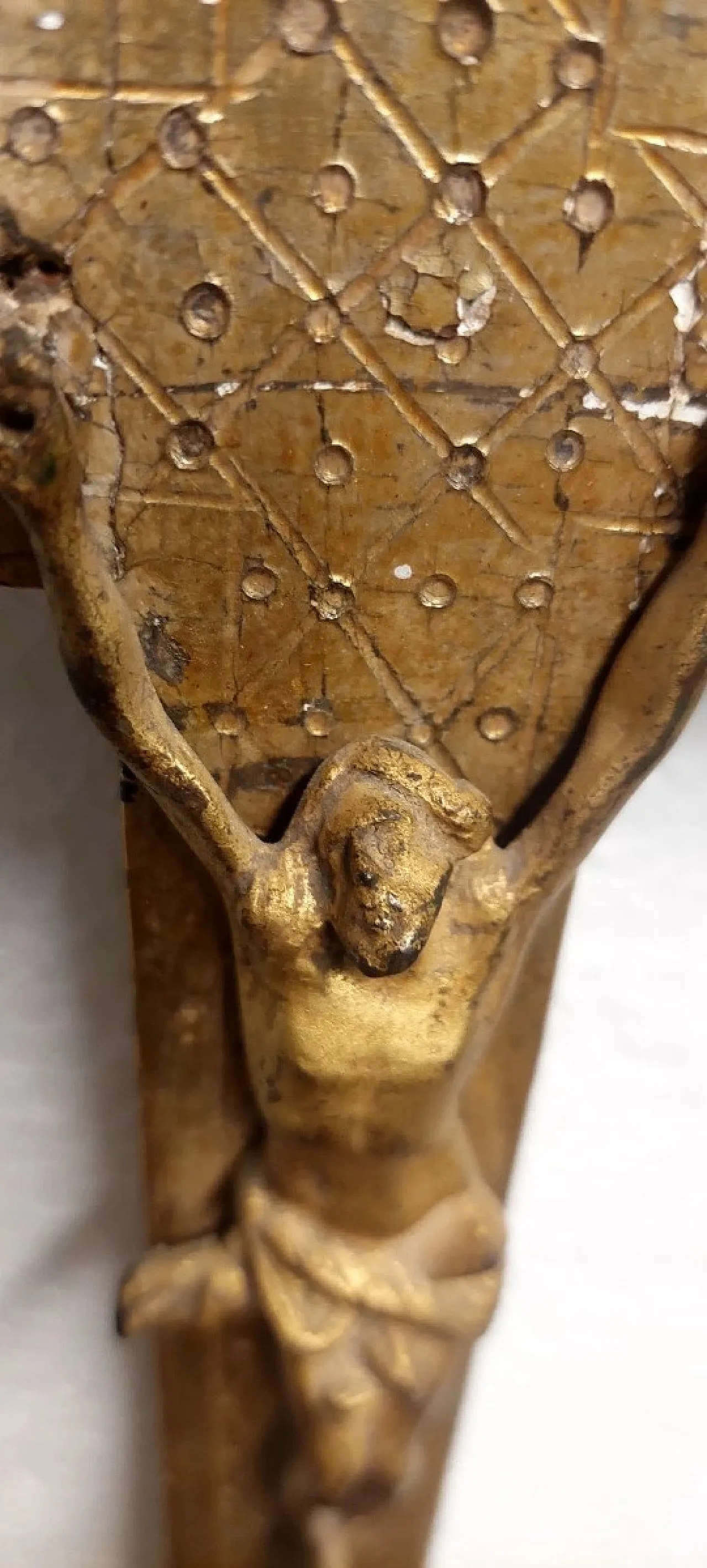 Cross with Christ carved in gilded wood, 18th century 5