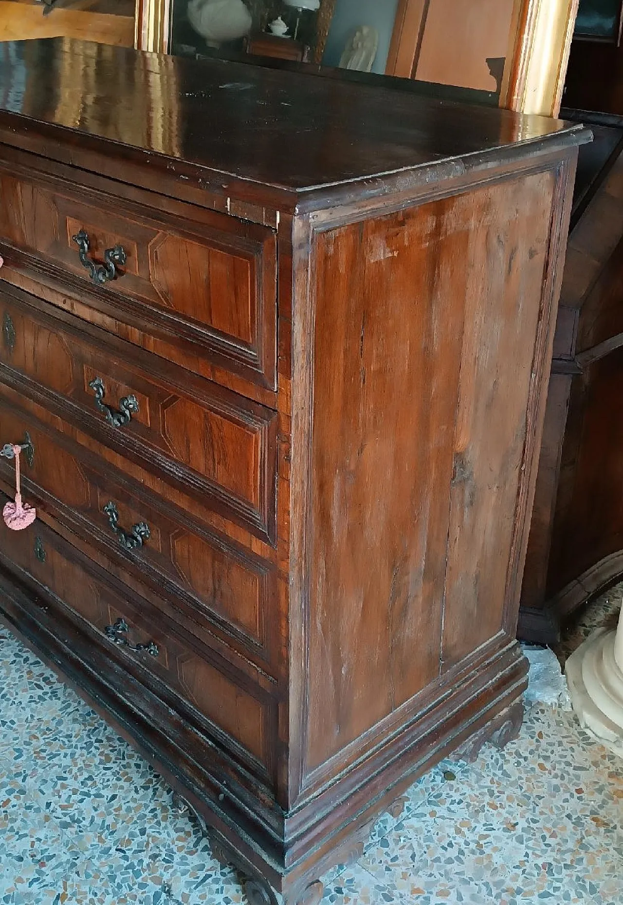 Inlaid wooden chest of drawers, 17th century 6