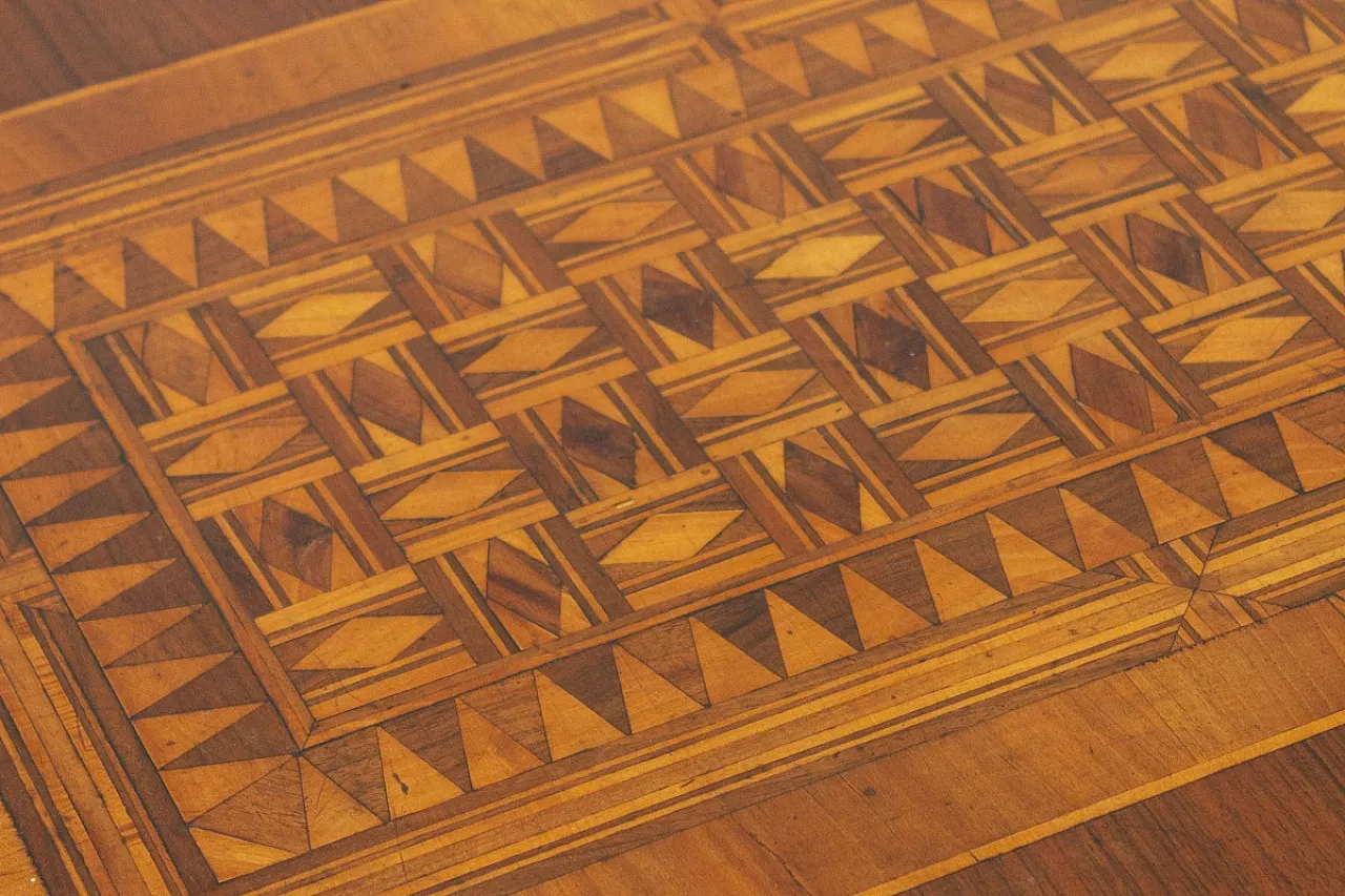 Tavolino Rolo in legno intarsiato, metà '800 2