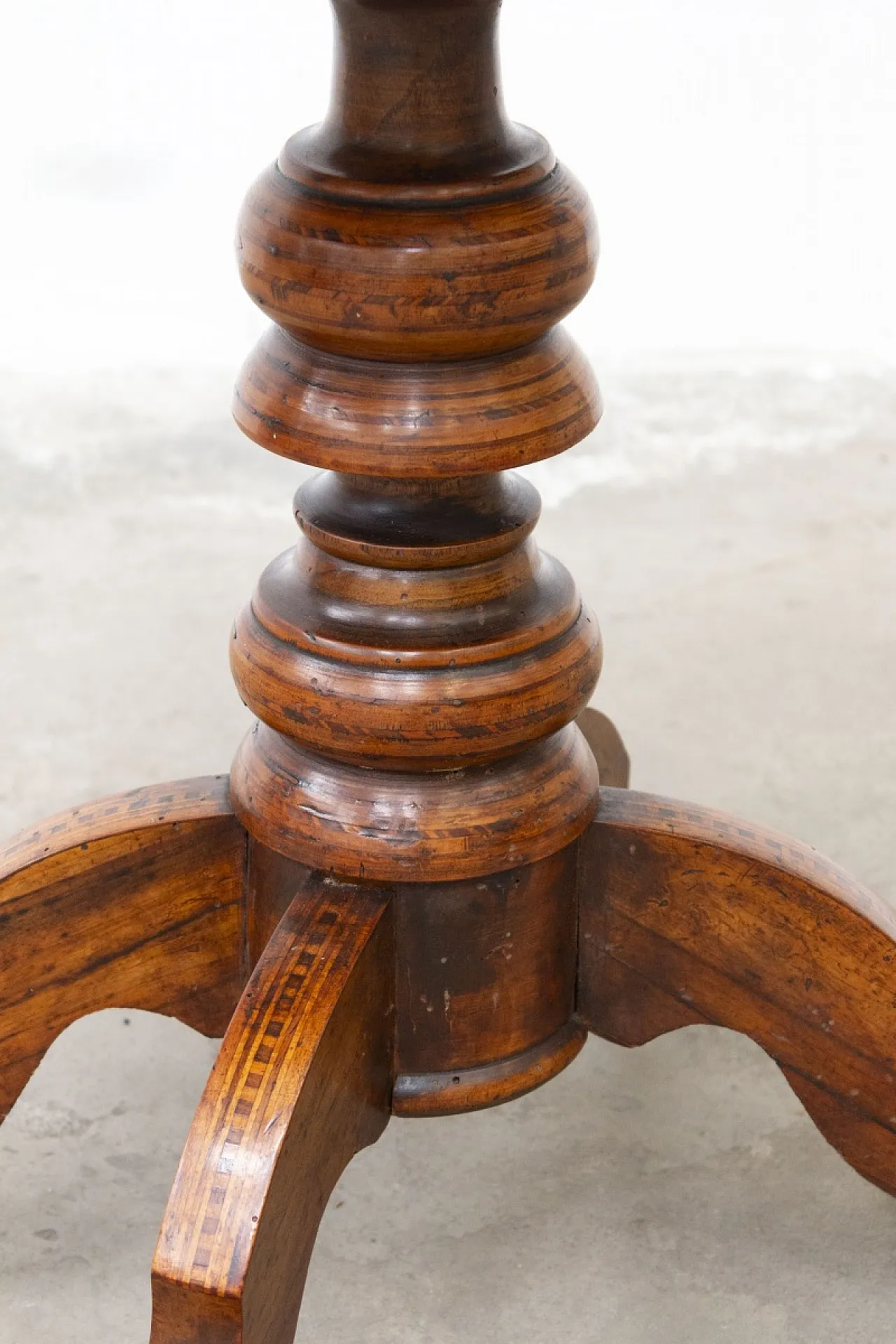 Tavolino Rolo in legno intarsiato, metà '800 4