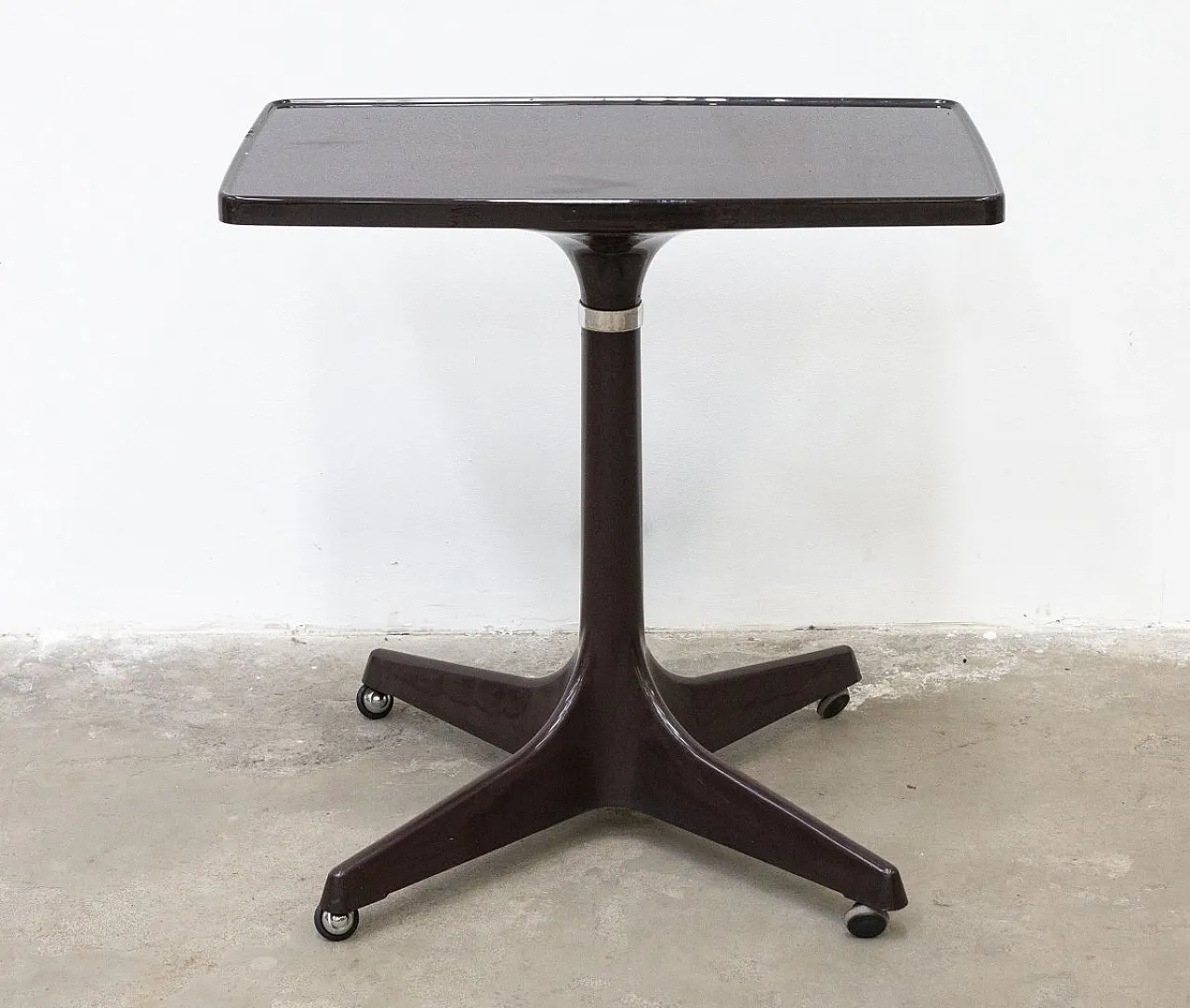 Tavolino con ruote Kastilia in plastica e legno, anni '70 1