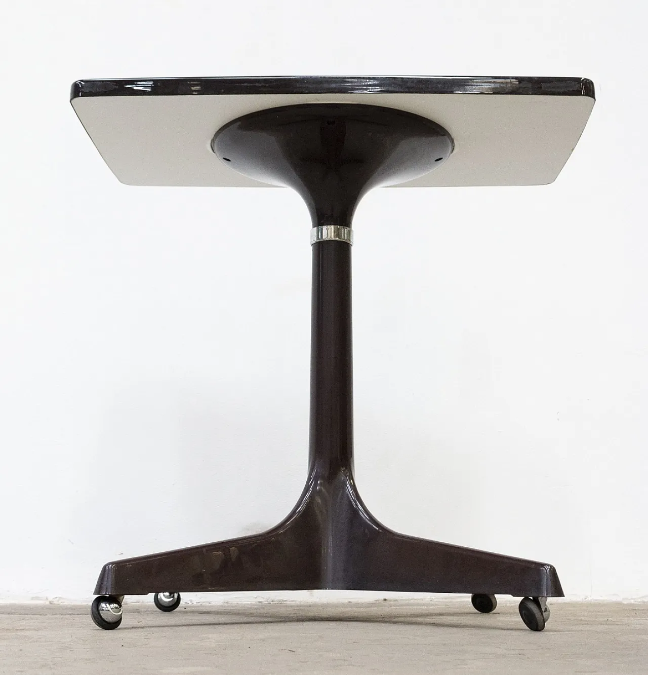 Tavolino con ruote Kastilia in plastica e legno, anni '70 6