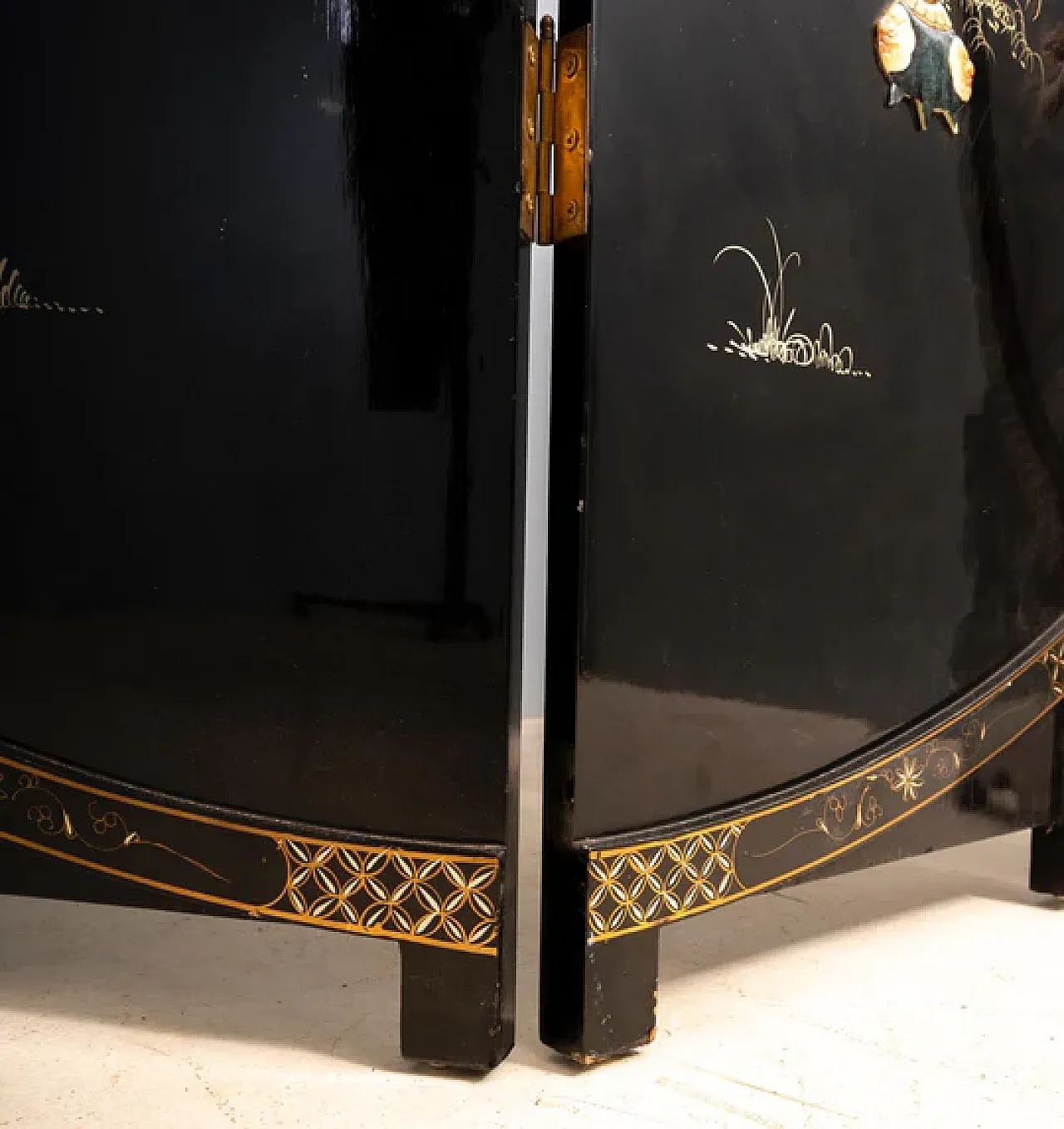 Export lacquer and mother-of-pearl folding screen, mid-20th century 2