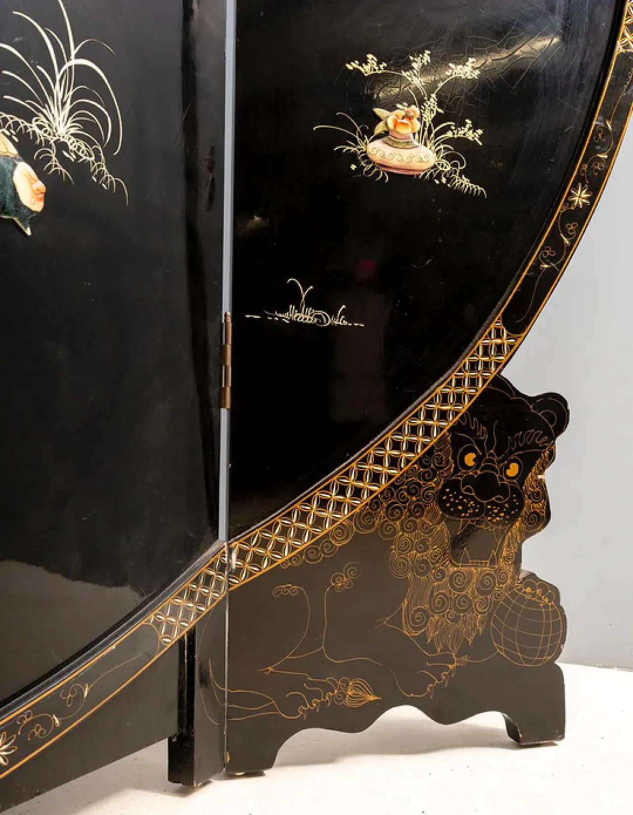 Export lacquer and mother-of-pearl folding screen, mid-20th century 4