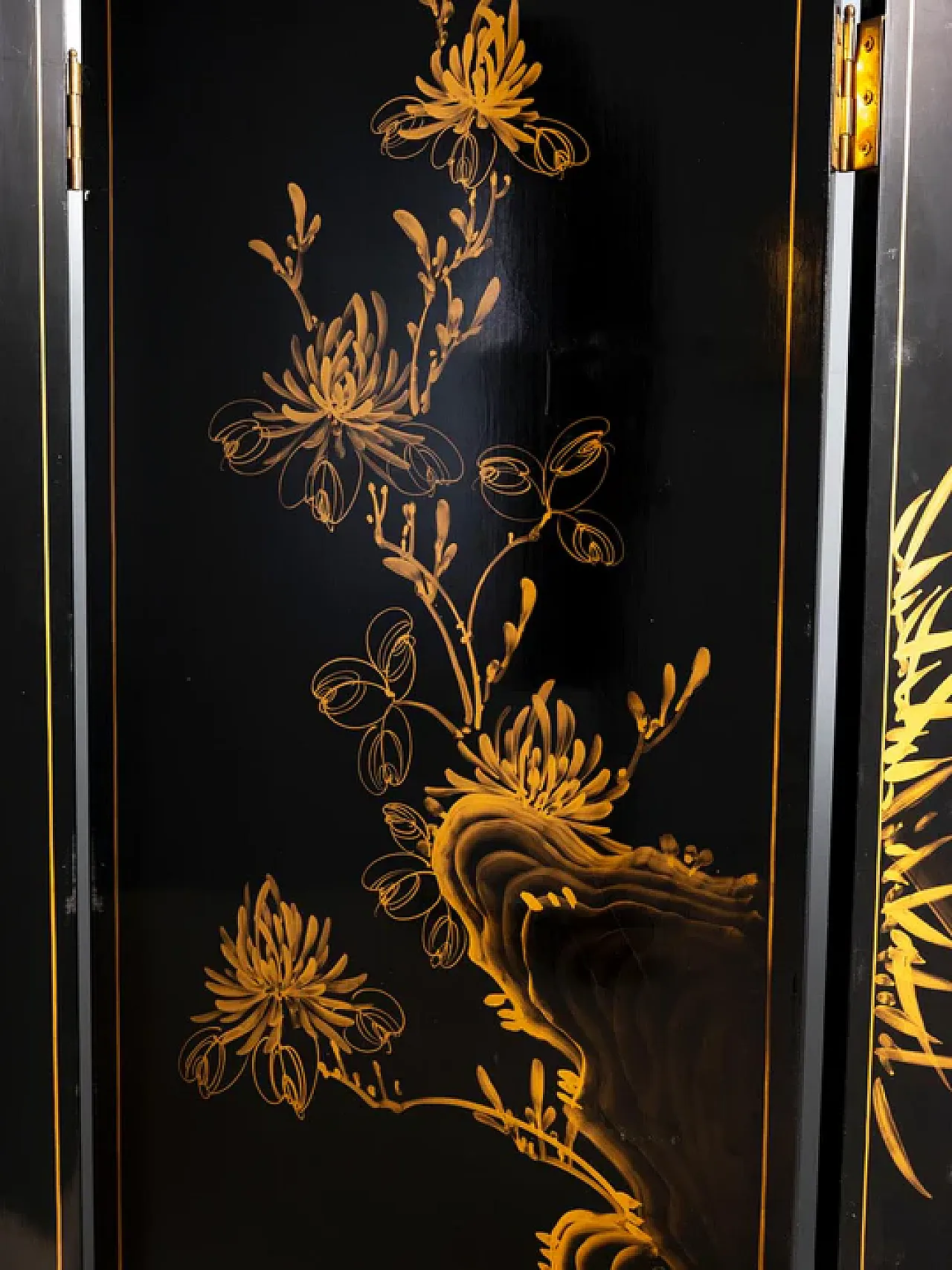 Export lacquer and mother-of-pearl folding screen, mid-20th century 7
