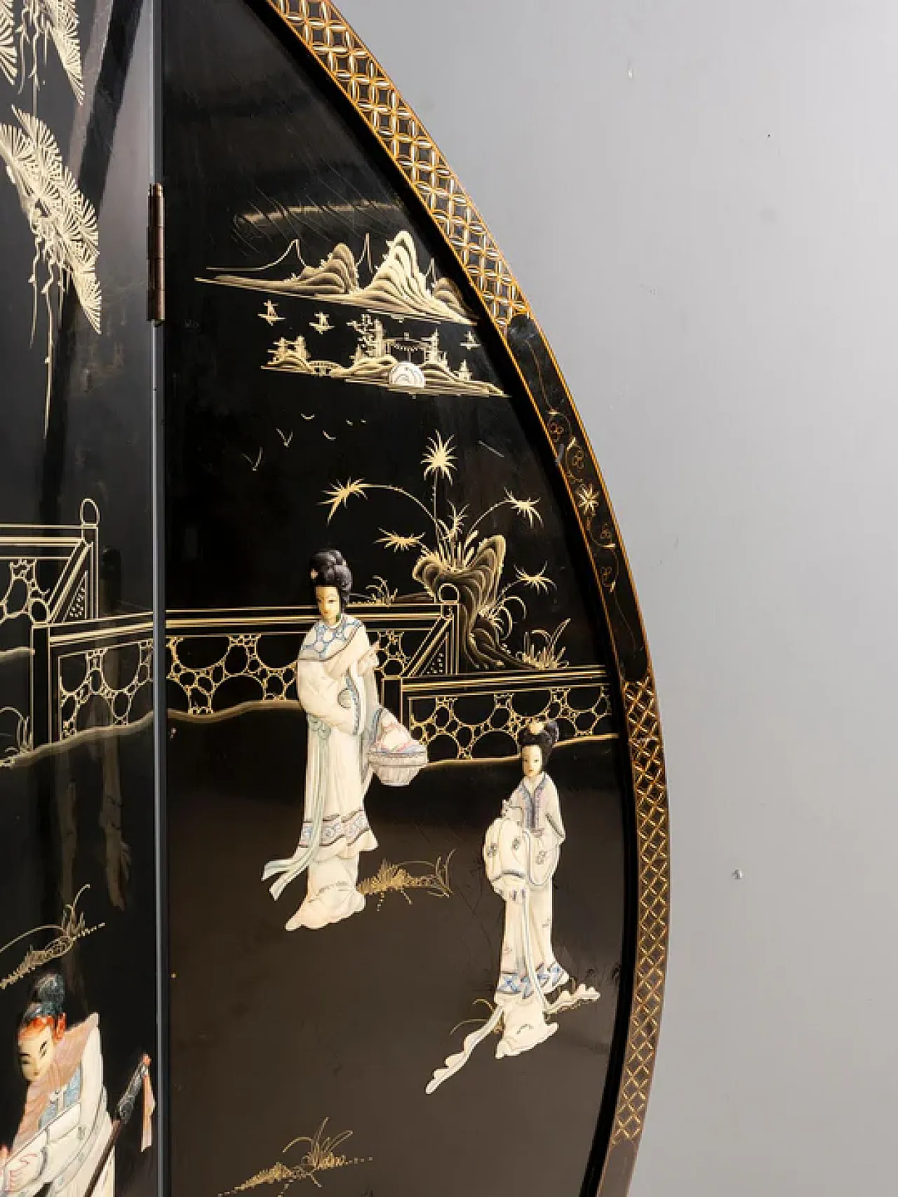 Export lacquer and mother-of-pearl folding screen, mid-20th century 8
