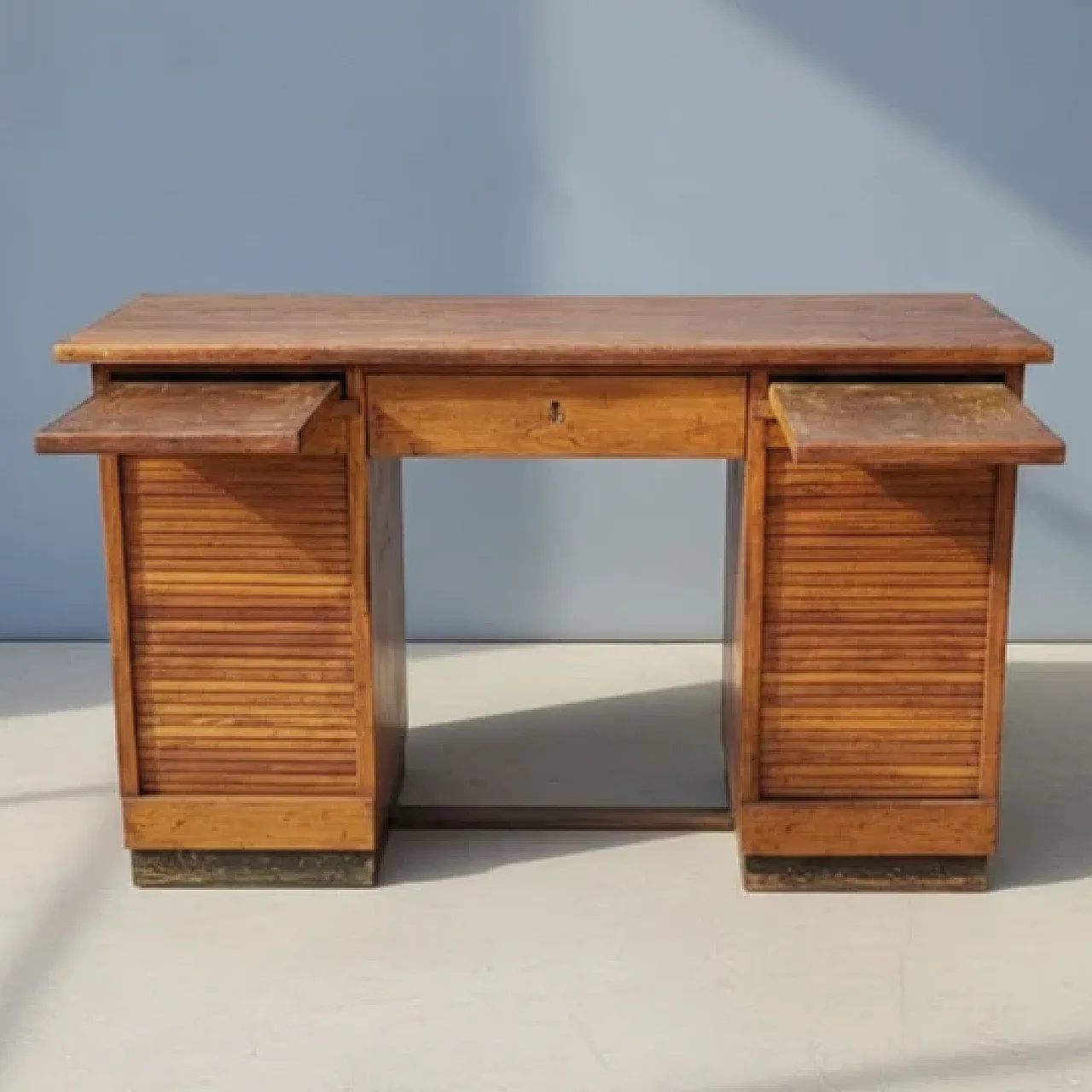 Scrivania con ante a rullo in rovere, anni '30 7