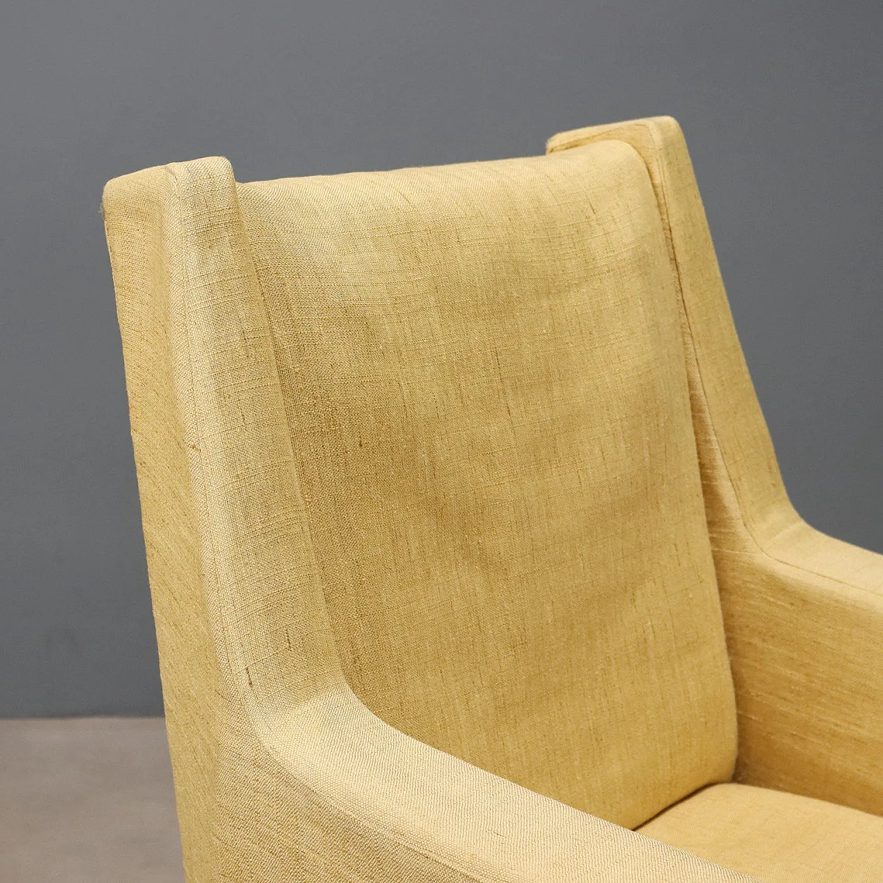 Poltrona con imbottitura in espanso, tessuto, metallo e ottone, '900 4