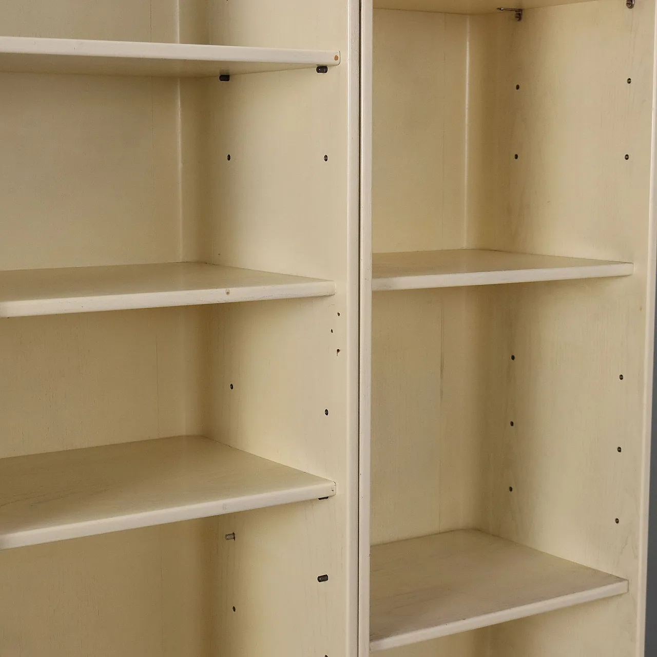 Vetrina con anta battente con impiallacciatura laccata, '900 9