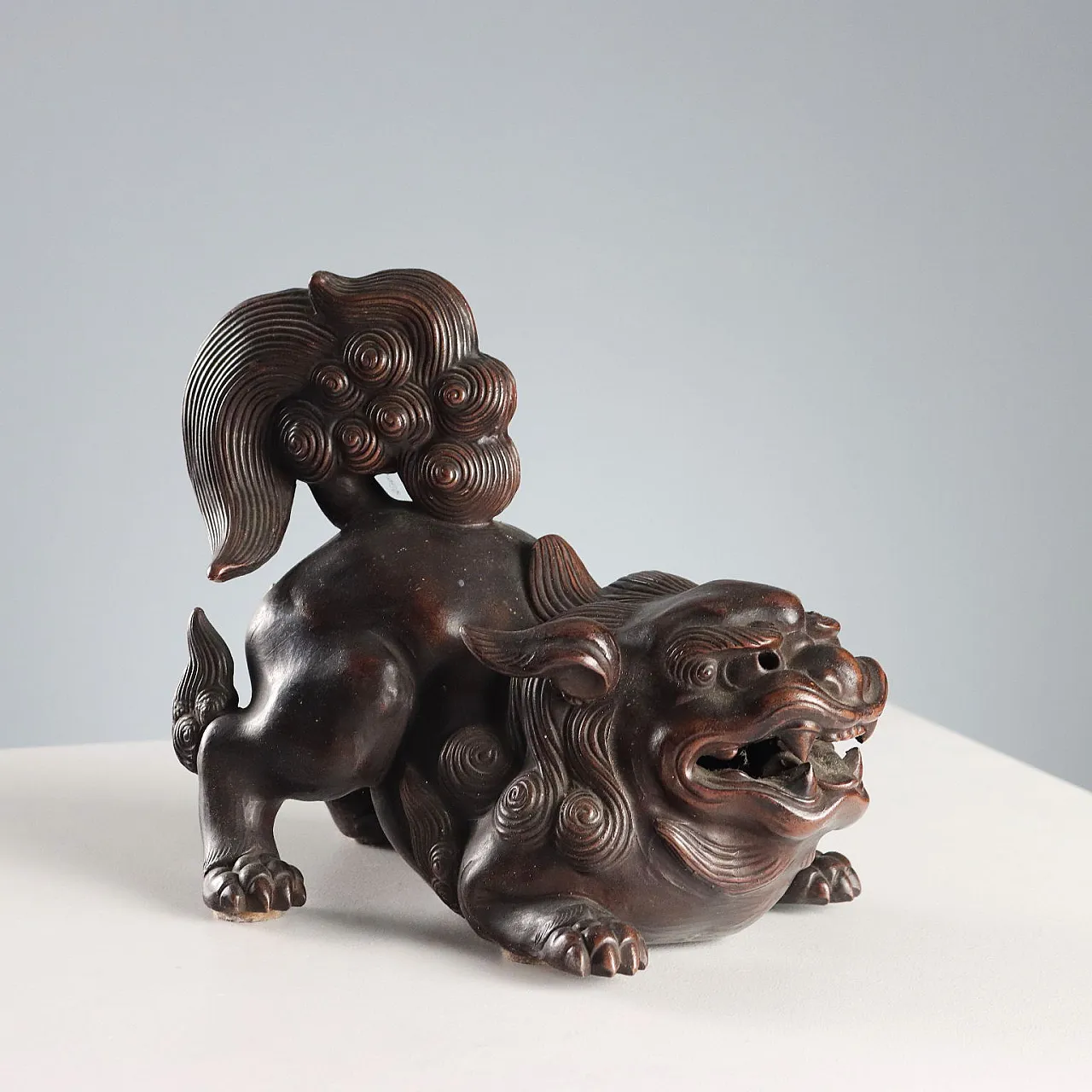 Dark patina bronze sculpture depicting a dog, 20th century 1