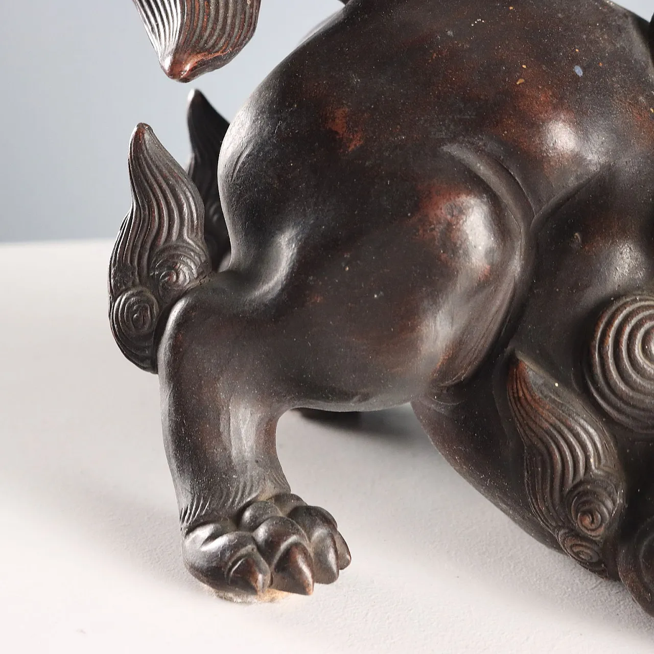 Dark patina bronze sculpture depicting a dog, 20th century 5