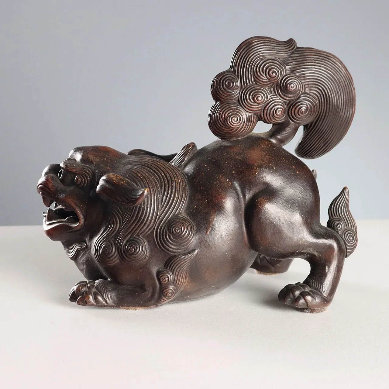 Dark patina bronze sculpture depicting a dog, 20th century 7