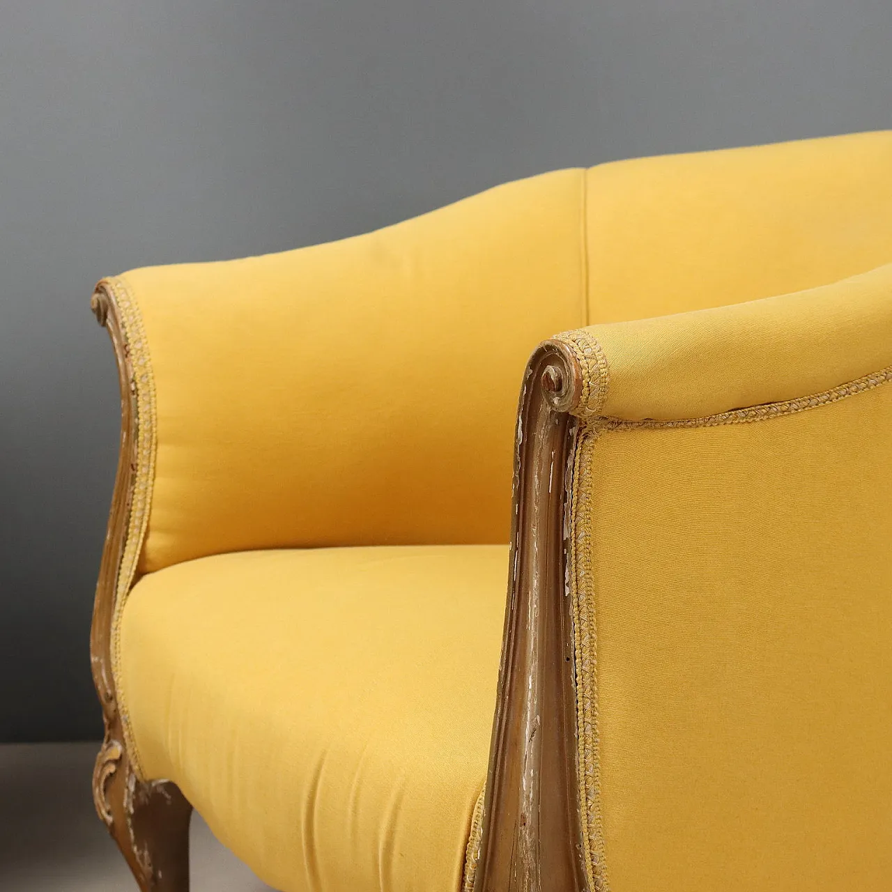 Pair of Baroque-style armchairs in carved wood, early 20th century 4