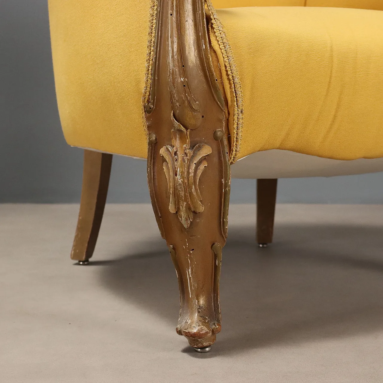 Pair of Baroque-style armchairs in carved wood, early 20th century 6