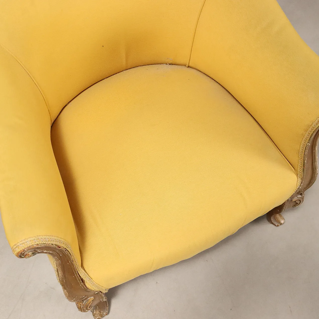 Pair of Baroque-style armchairs in carved wood, early 20th century 7