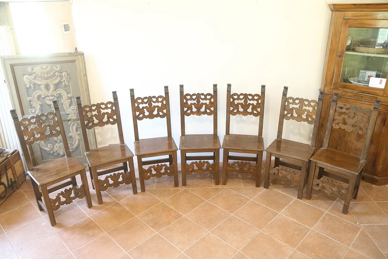 7 Neo-Renaissance chairs in solid walnut wood, 1940s 7