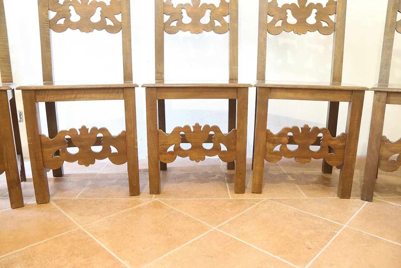 7 Neo-Renaissance chairs in solid walnut wood, 1940s 10