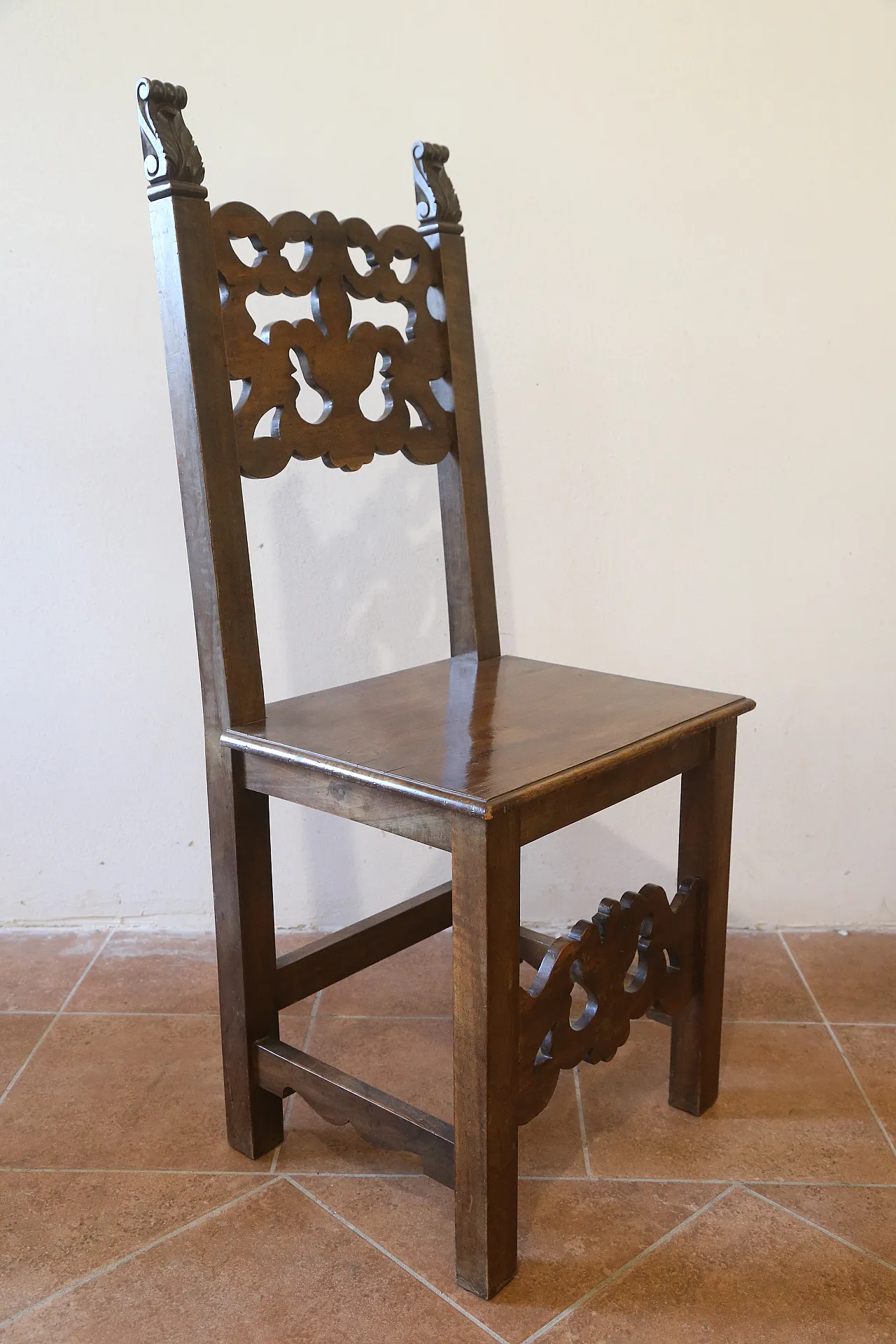 7 Neo-Renaissance chairs in solid walnut wood, 1940s 20