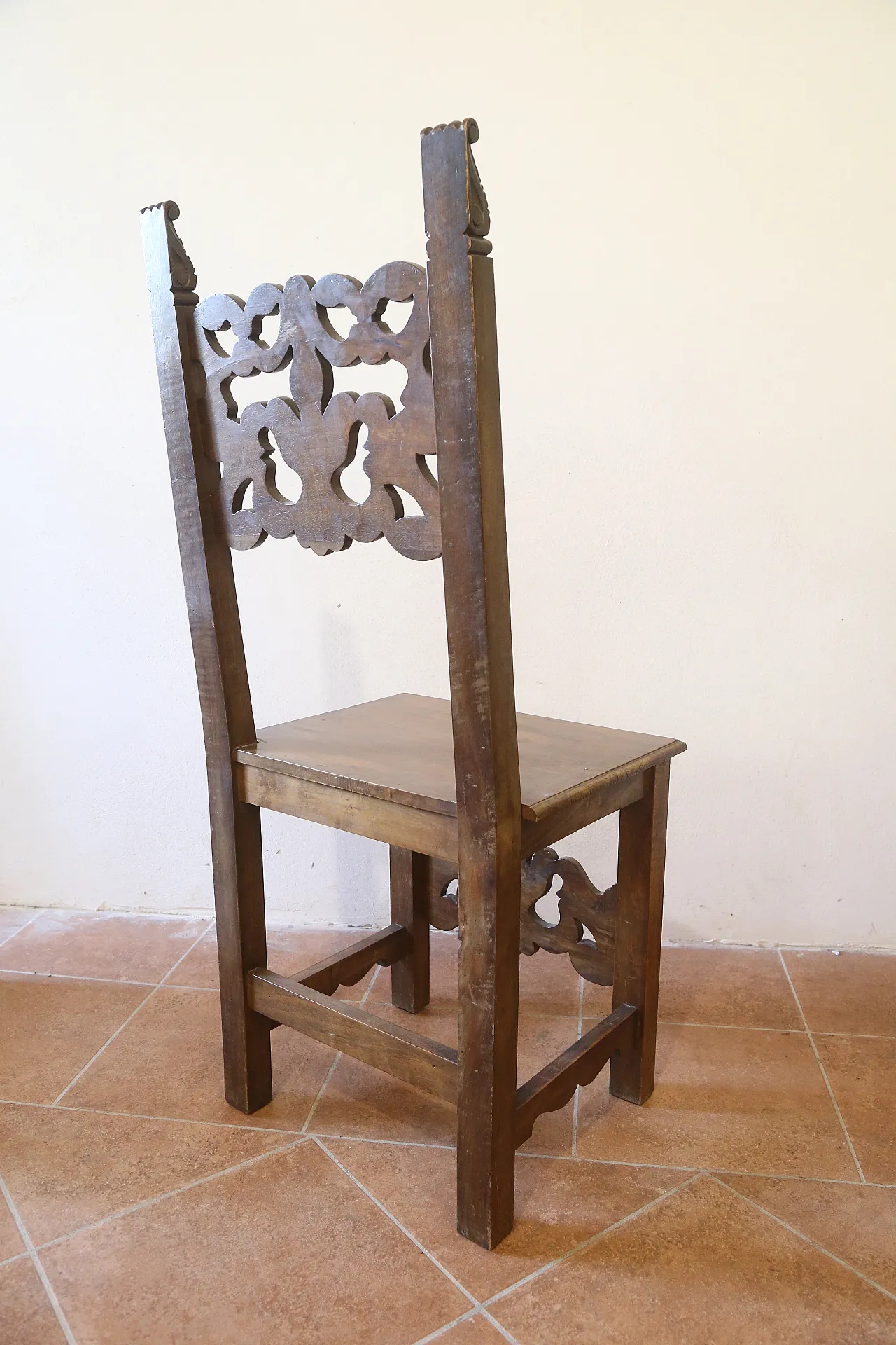 7 Neo-Renaissance chairs in solid walnut wood, 1940s 22