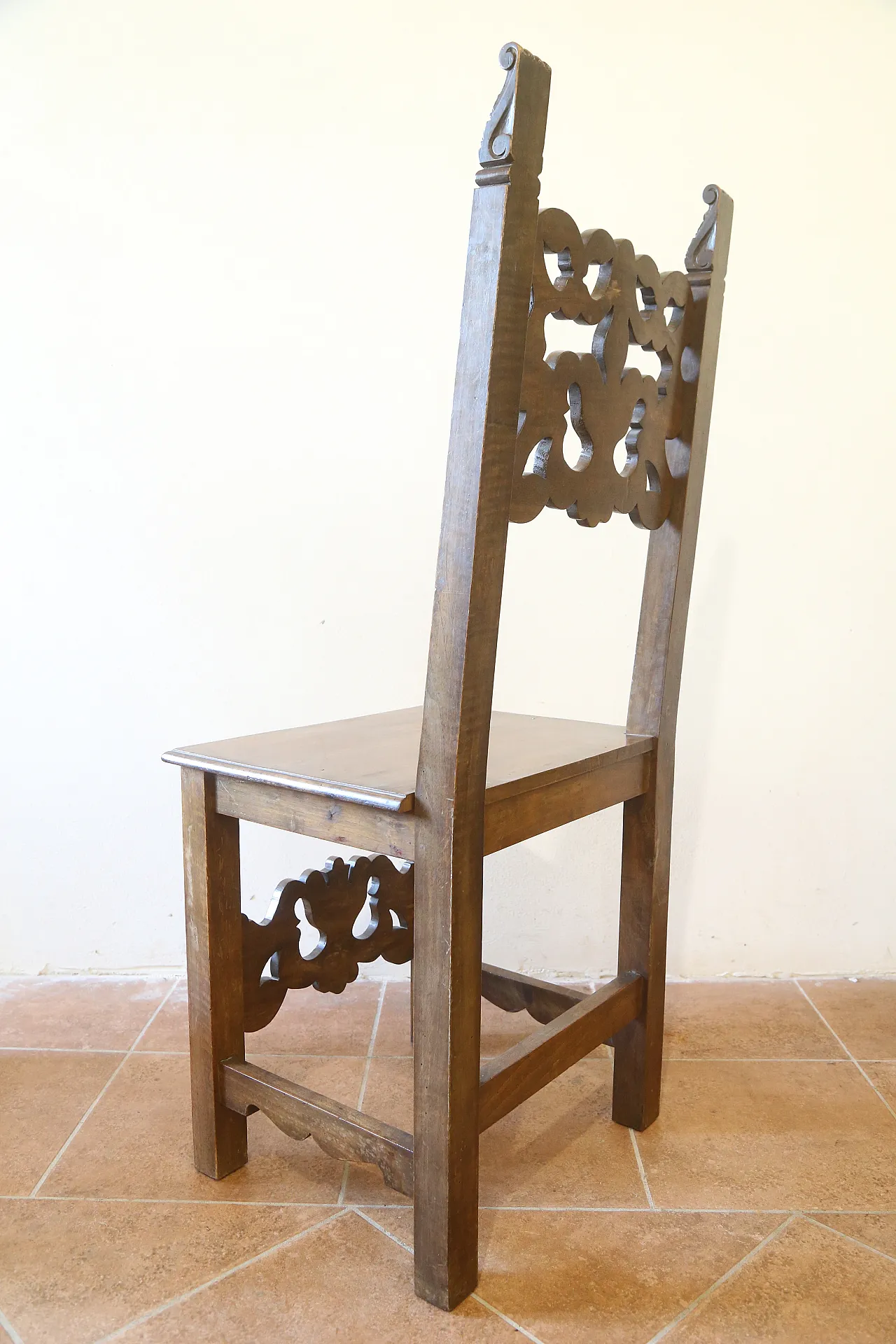 7 Neo-Renaissance chairs in solid walnut wood, 1940s 24