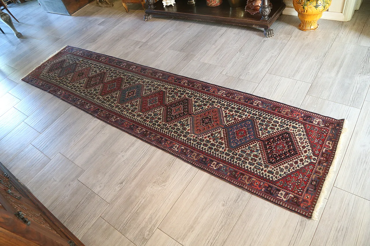 Hand-knotted Caucasian Shirvan lane carpet, 60s 1