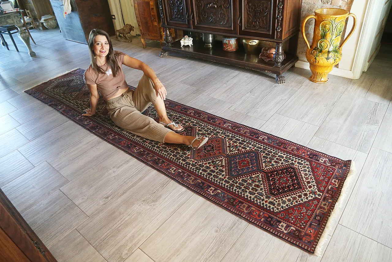 Hand-knotted Caucasian Shirvan lane carpet, 60s 11