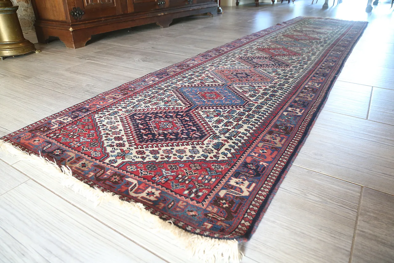 Hand-knotted Caucasian Shirvan lane carpet, 60s 15