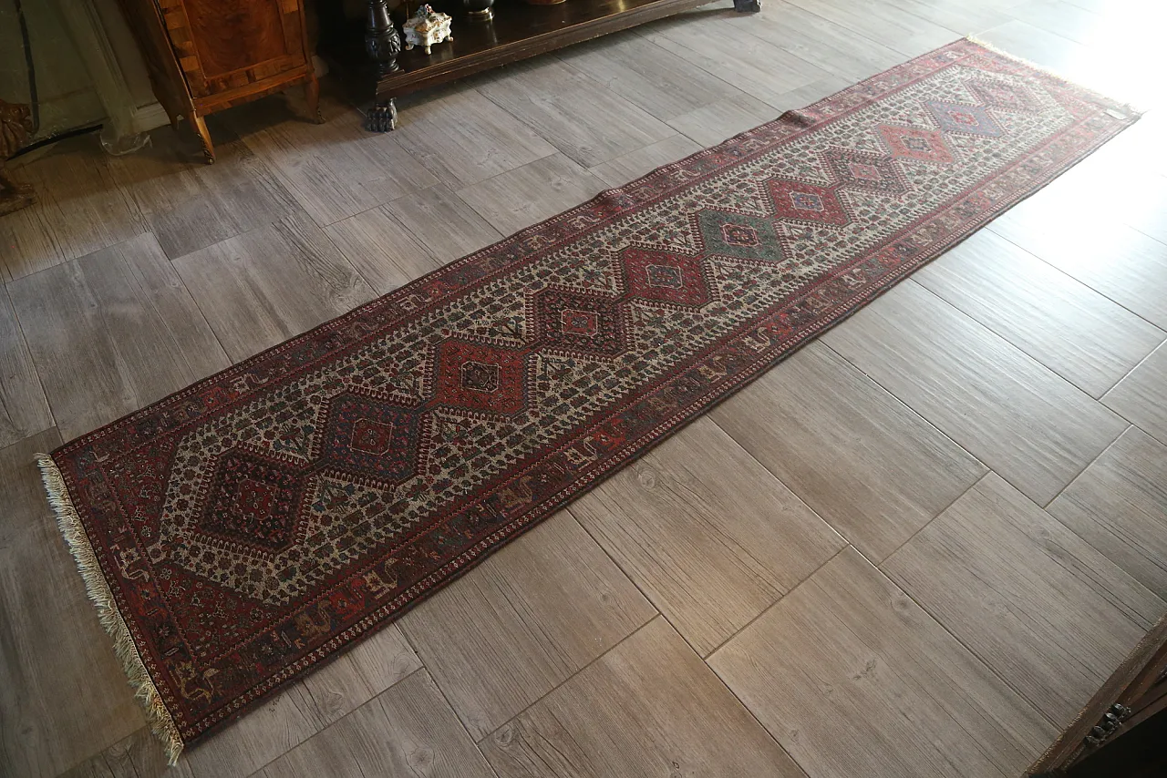 Hand-knotted Caucasian Shirvan lane carpet, 60s 19