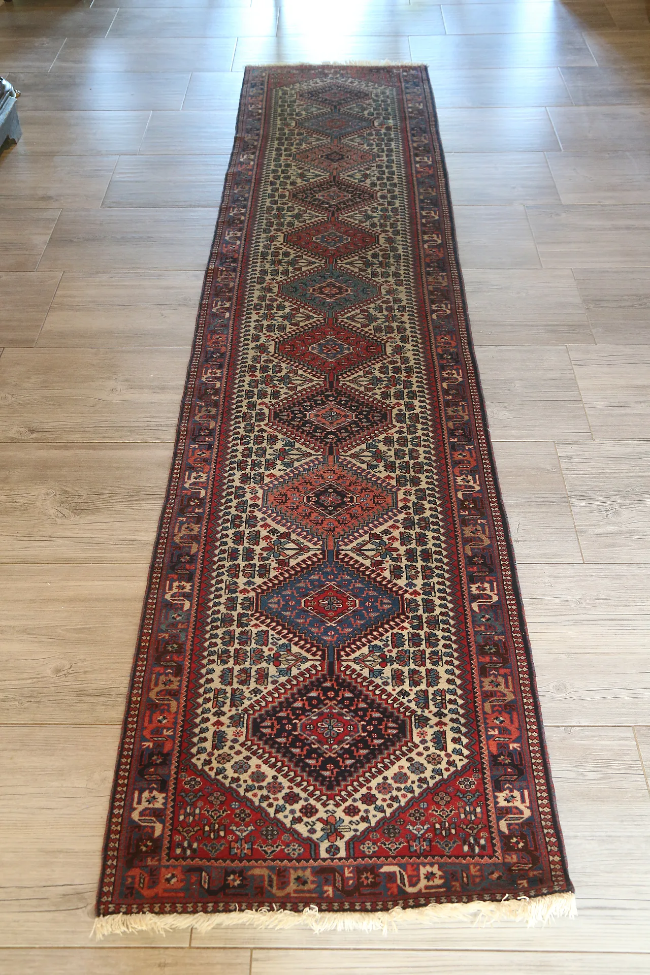 Hand-knotted Caucasian Shirvan lane carpet, 60s 22
