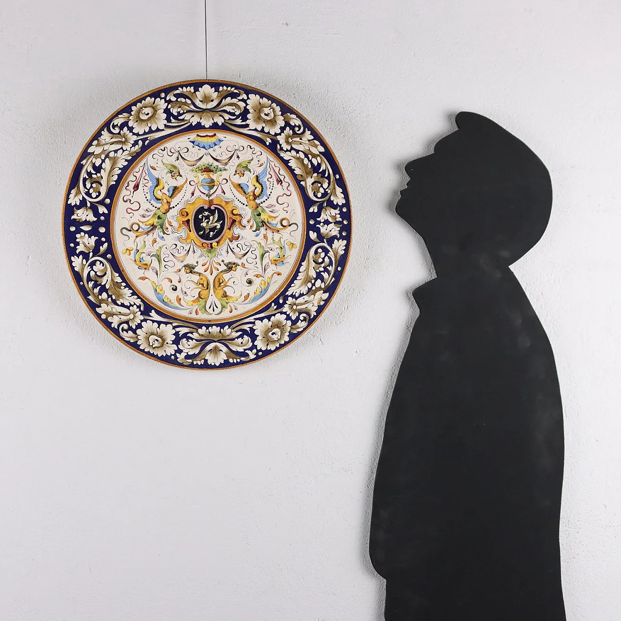 Piatto da esposizione in ceramica invetriata policroma, '900 2