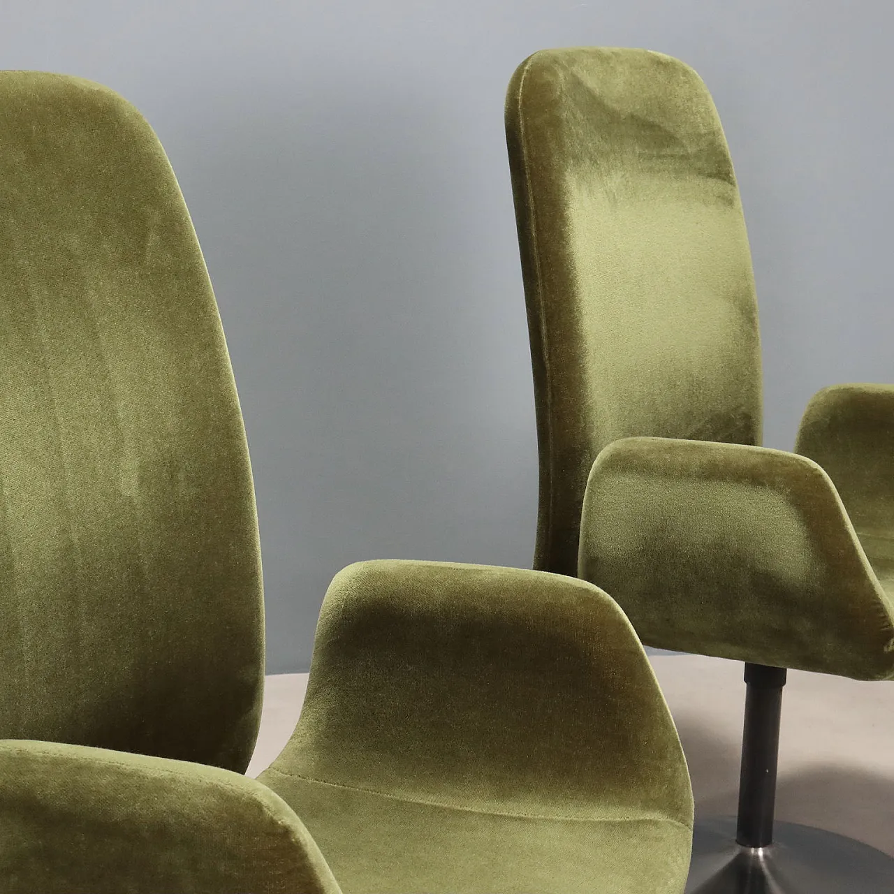 Coppia di poltrone in espanso, tessuto e metallo, '900 3