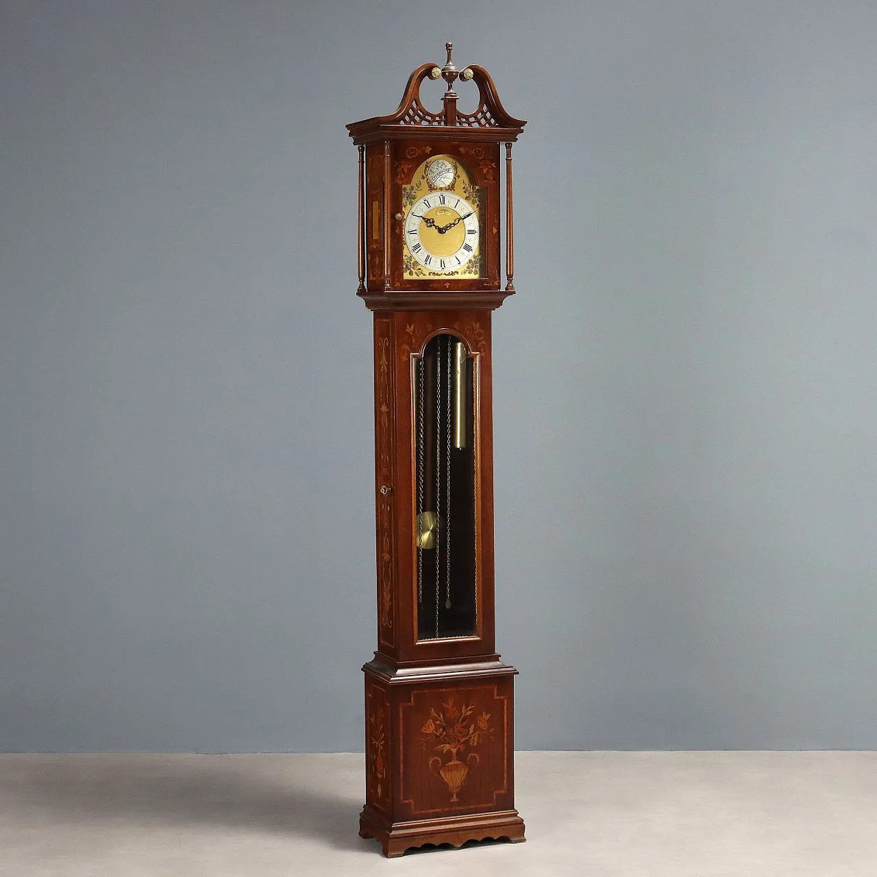Grandfather clock Queen Anne style in walnut, 20th century 1