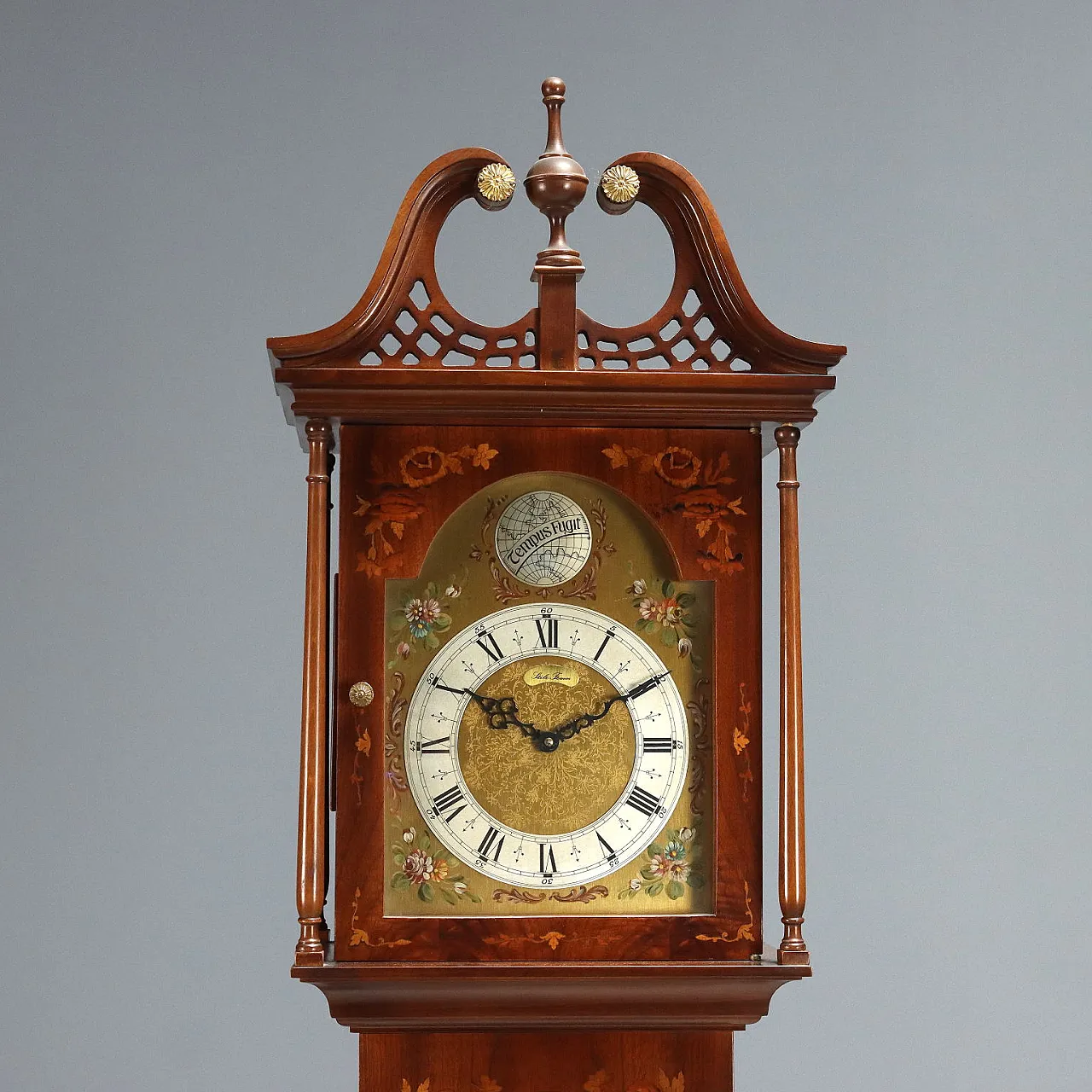 Grandfather clock Queen Anne style in walnut, 20th century 4