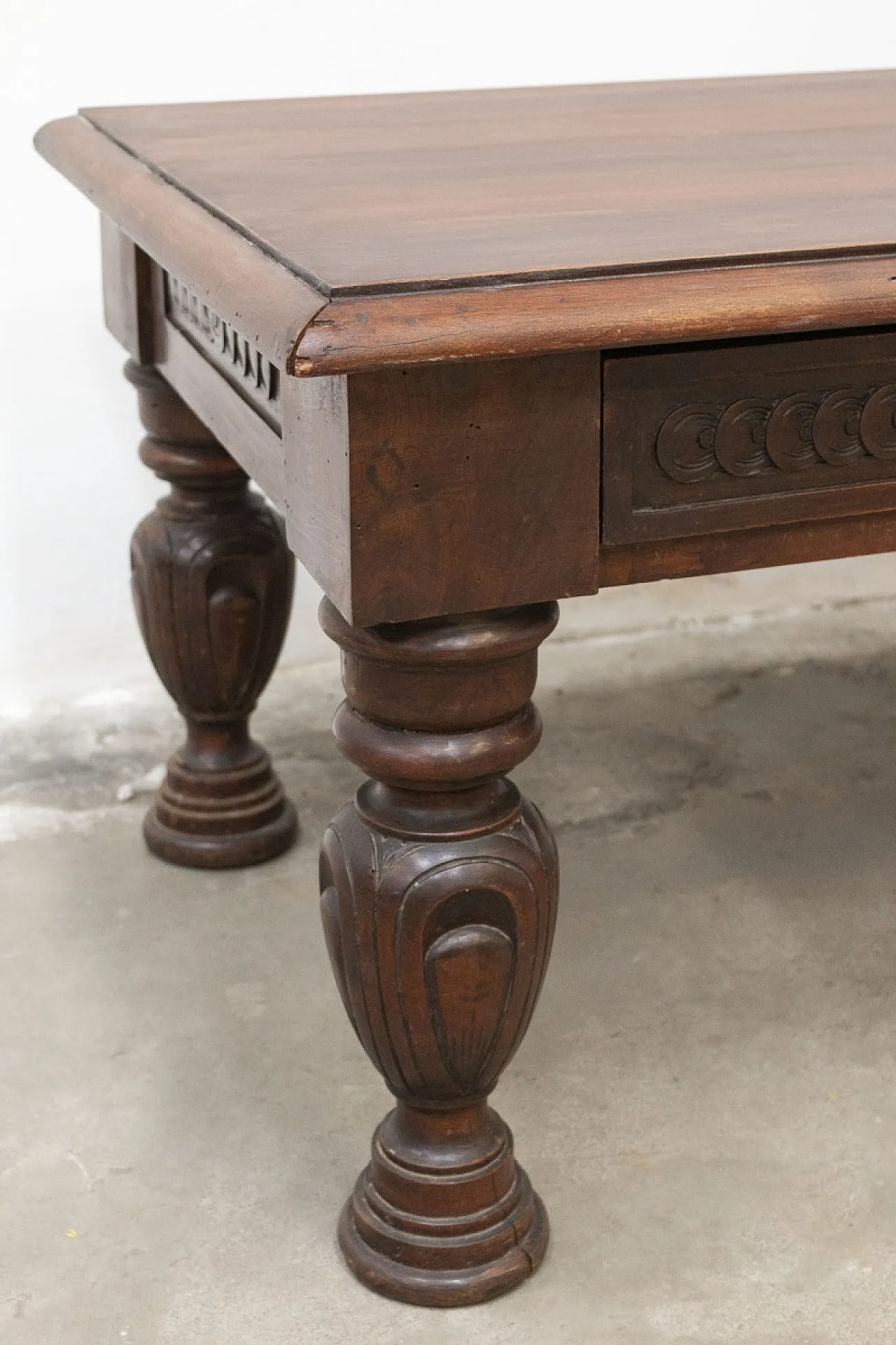 Tavolo basso in legno di noce, '900 5