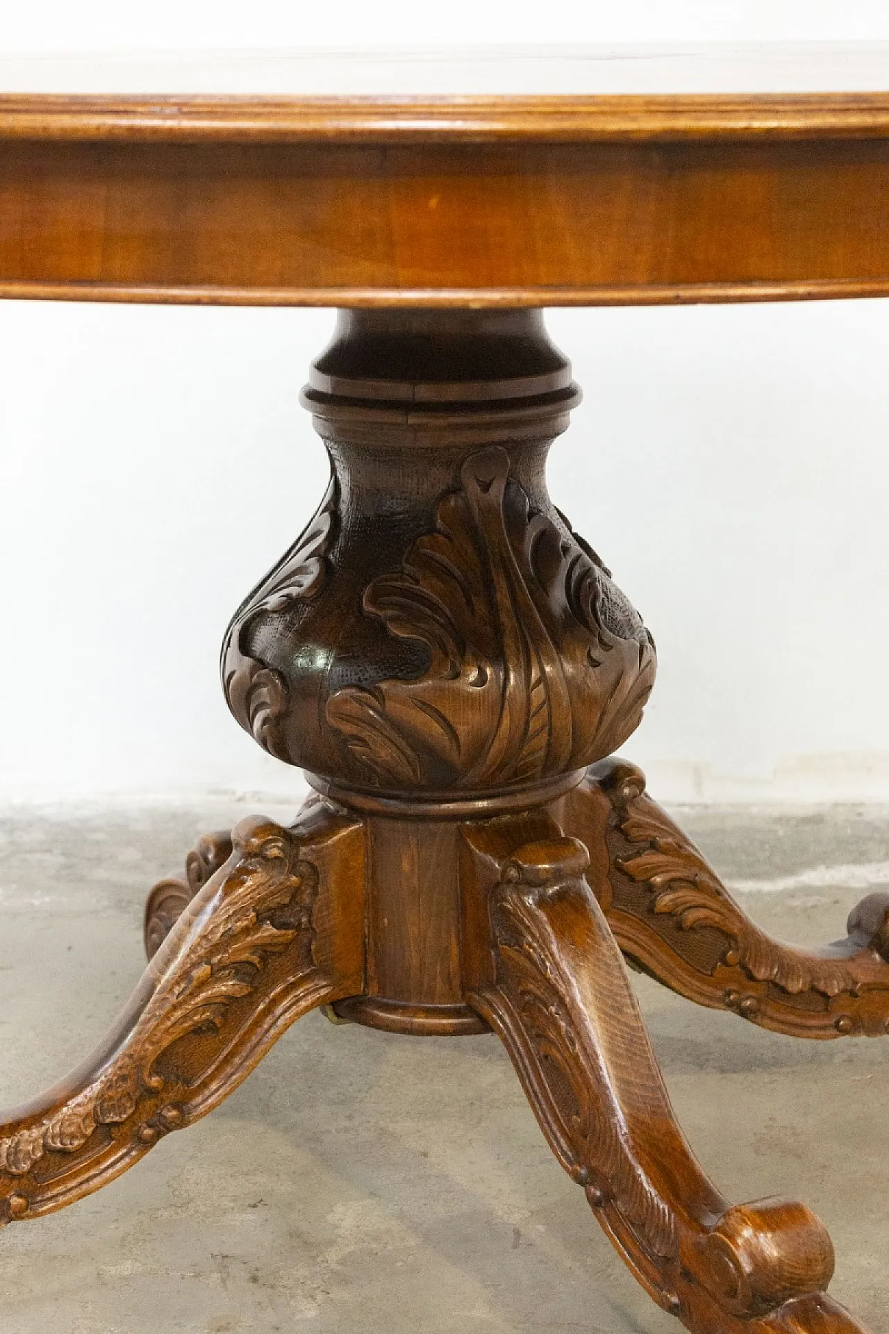 Tavolo rotondo allungabile in stile di noce, anni '50 4