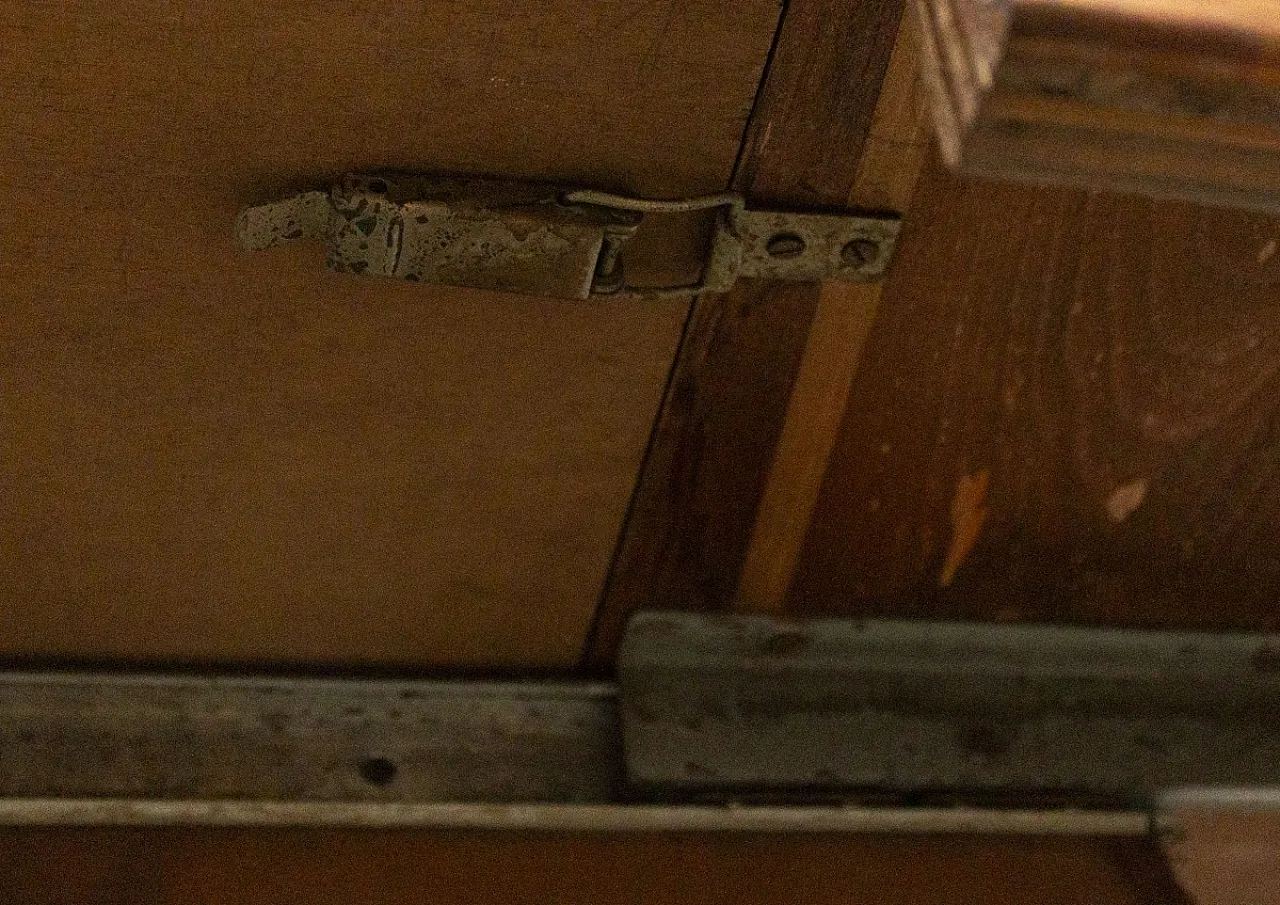 Tavolo rotondo allungabile in stile di noce, anni '50 9