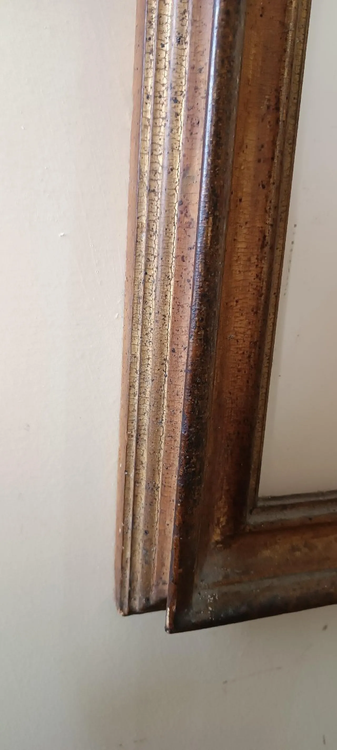 Lacquered and gilded frame, late 17th century 3