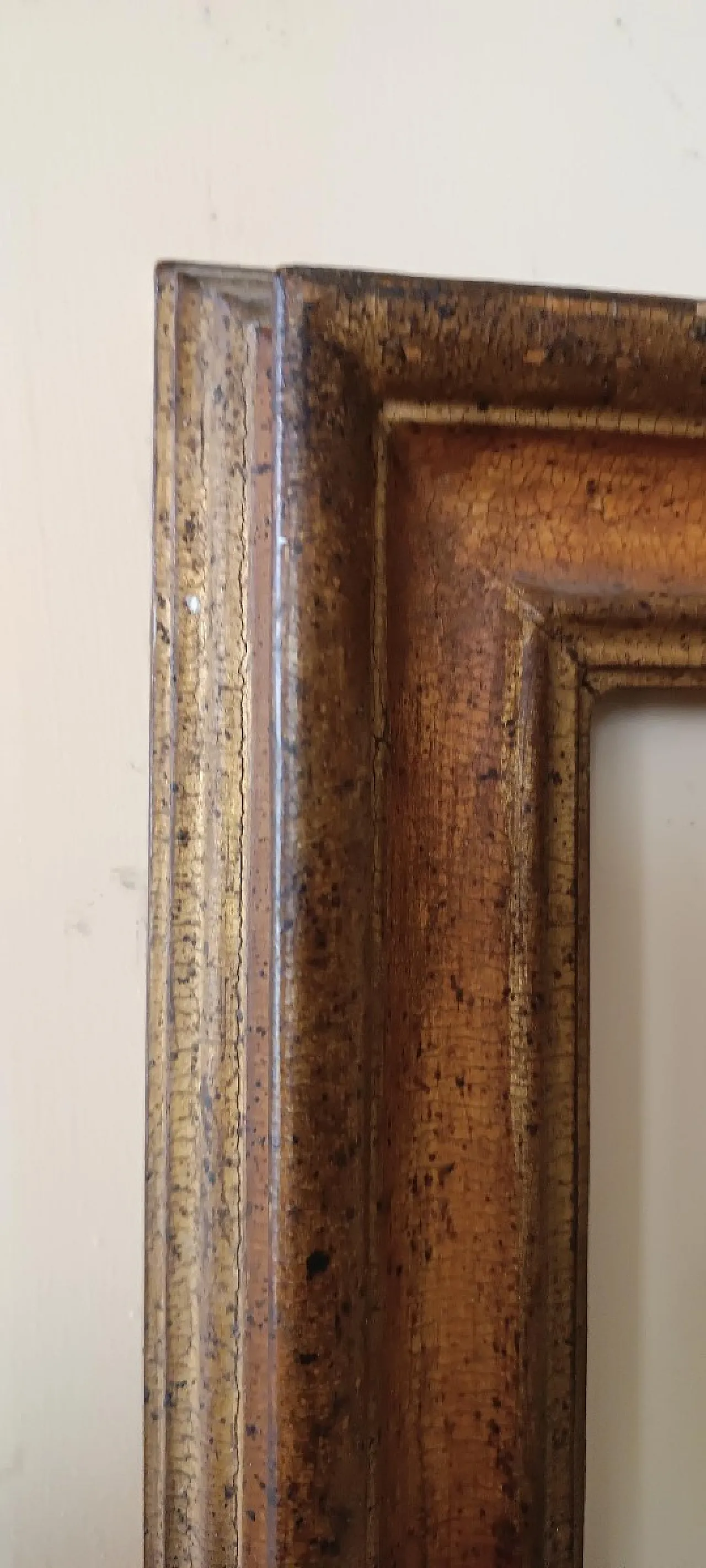 Lacquered and gilded frame, late 17th century 4