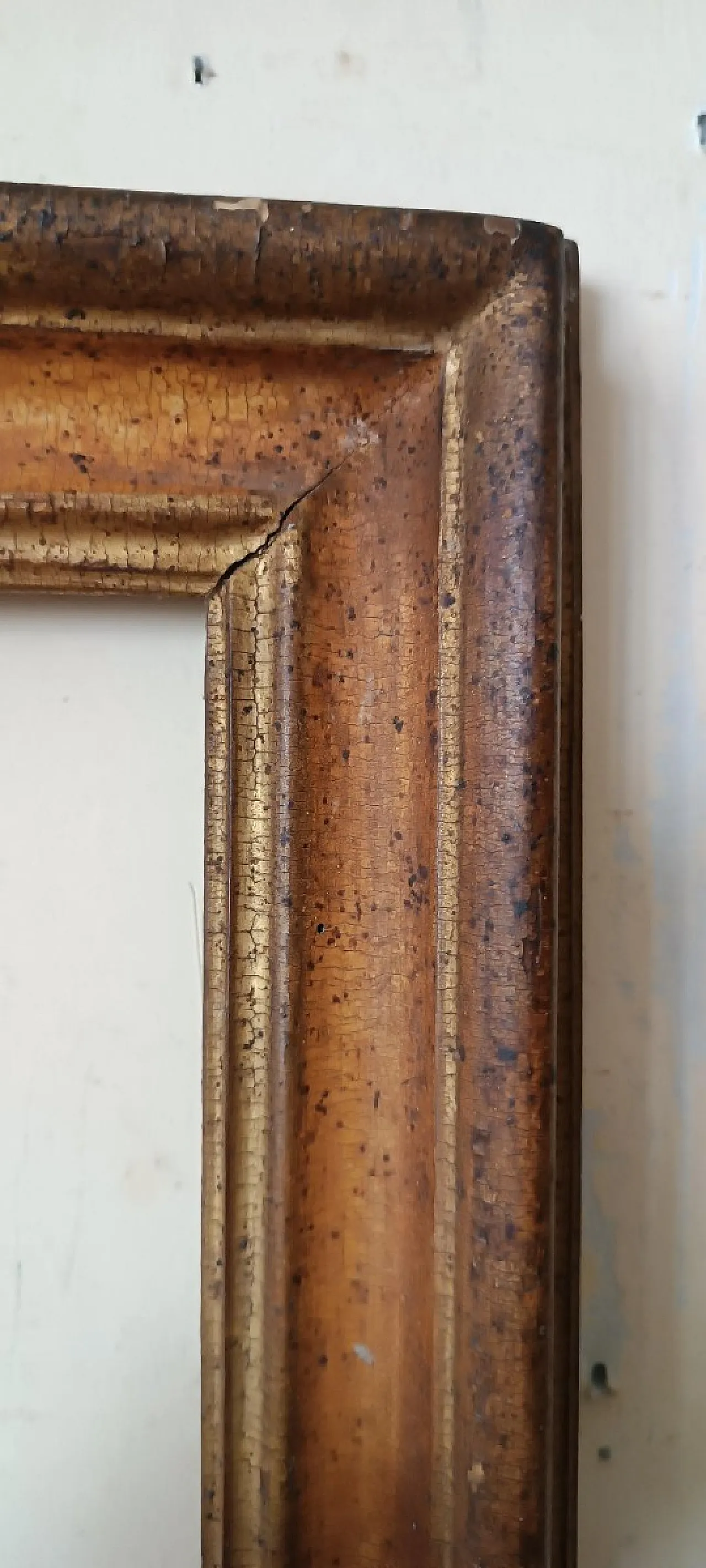 Lacquered and gilded frame, late 17th century 5