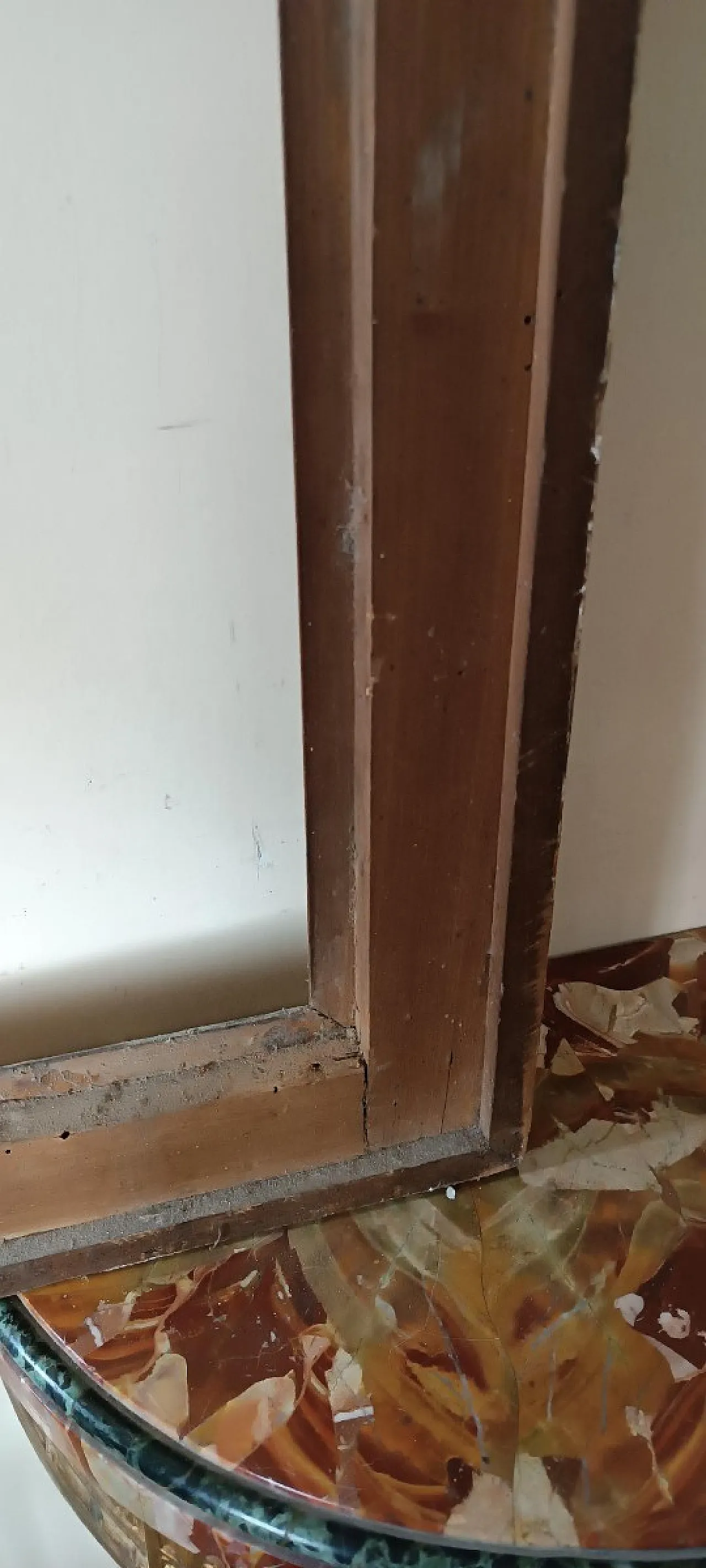 Lacquered and gilded frame, late 17th century 11