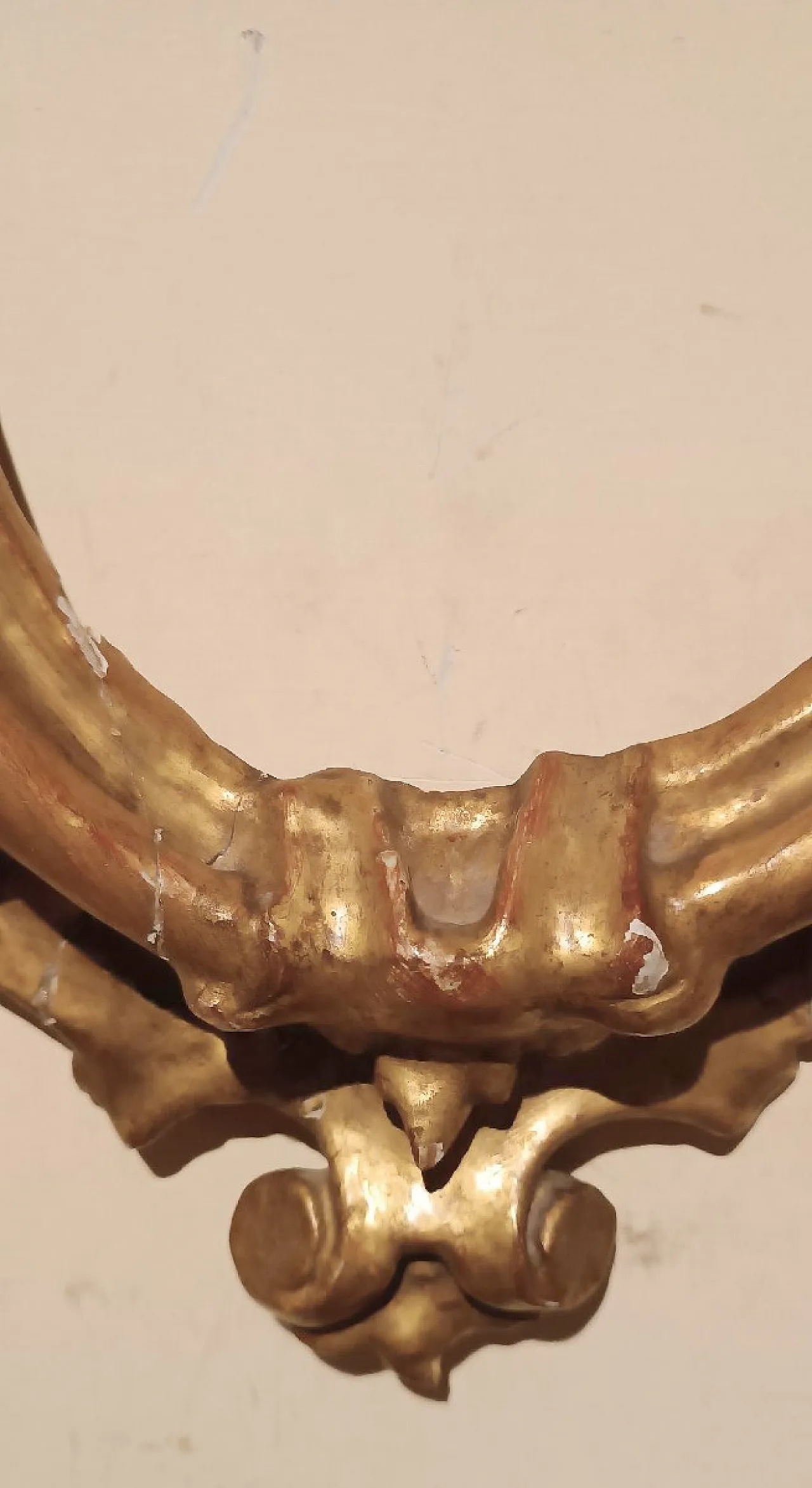 Louis XIV style carved and gilded oval frame, 17th century 4